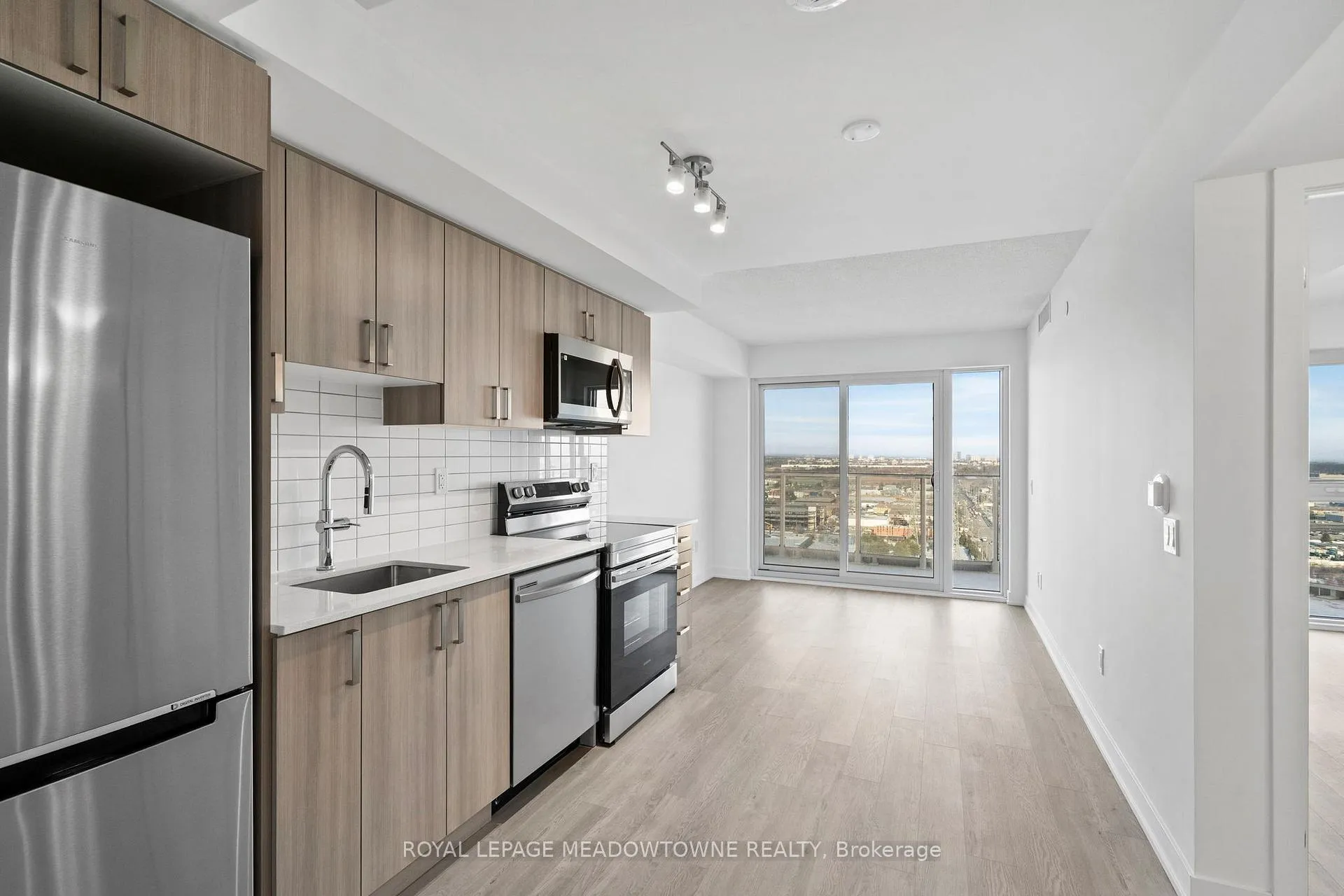 Photo 6 of Unit 2304, 1010 Sandy Beach Road, Pickering, Bay Ridges — HOMEH