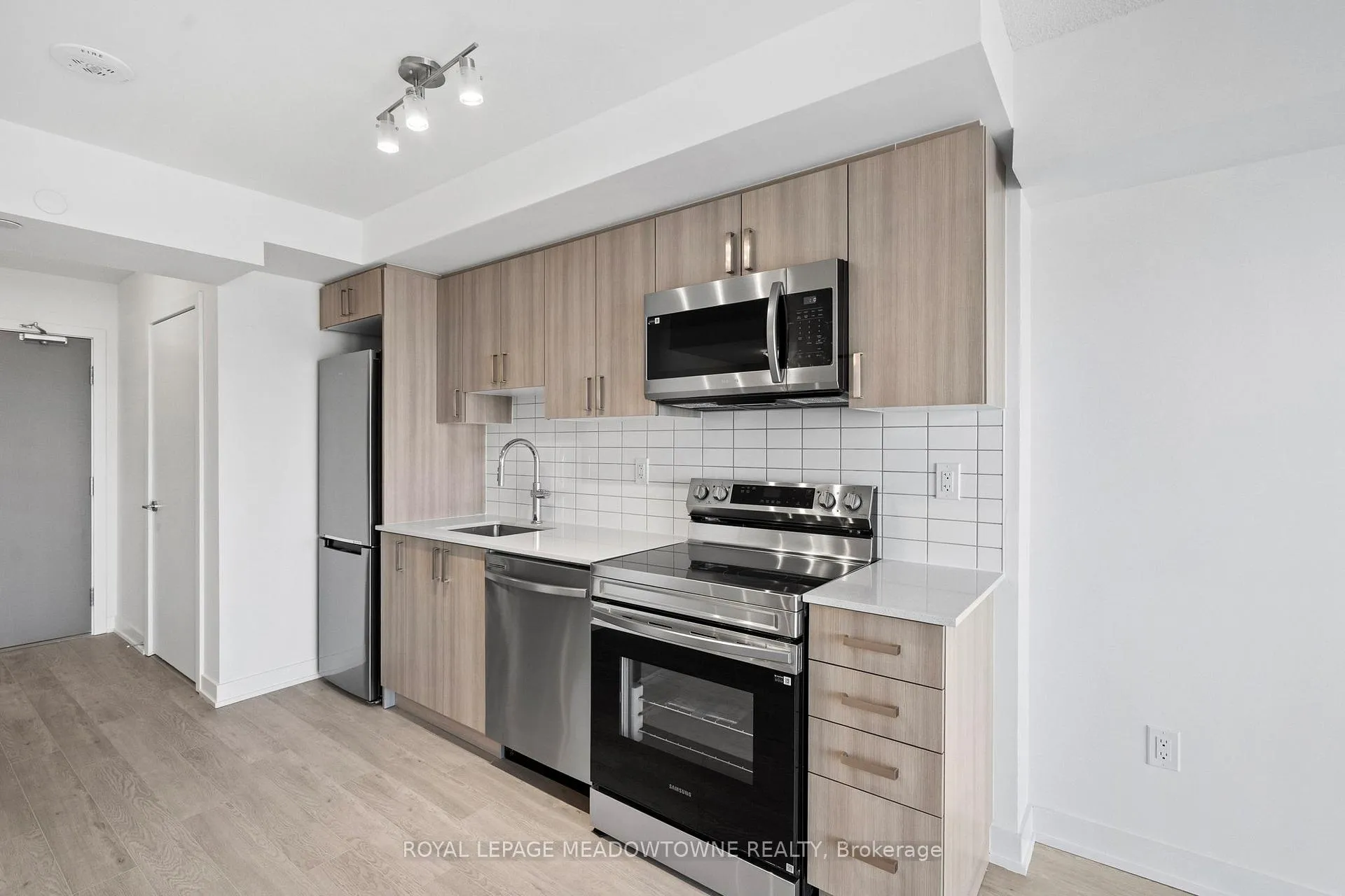 Photo 8 of Unit 2304, 1010 Sandy Beach Road, Pickering, Bay Ridges — HOMEH