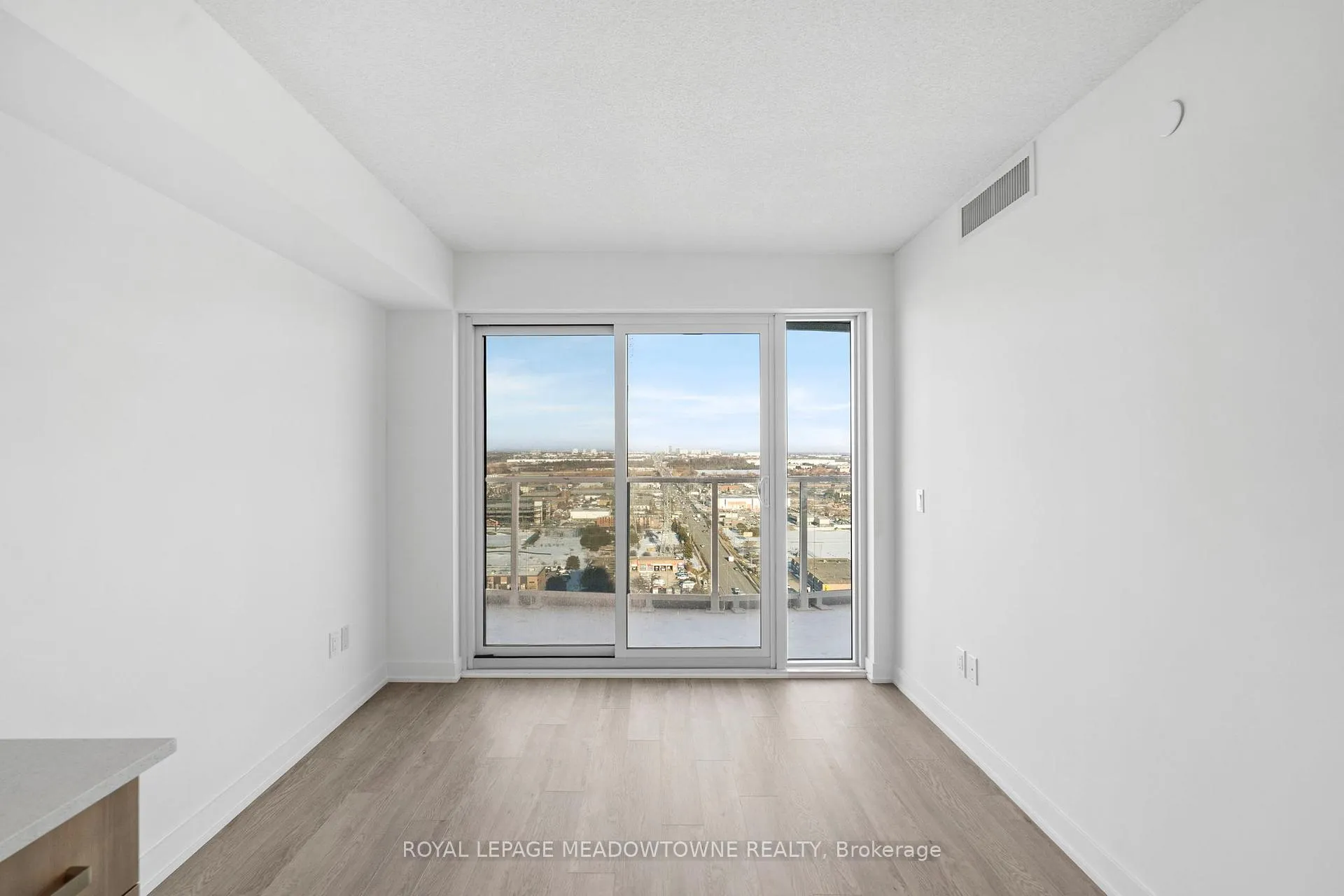 Photo 10 of Unit 2304, 1010 Sandy Beach Road, Pickering, Bay Ridges — HOMEH