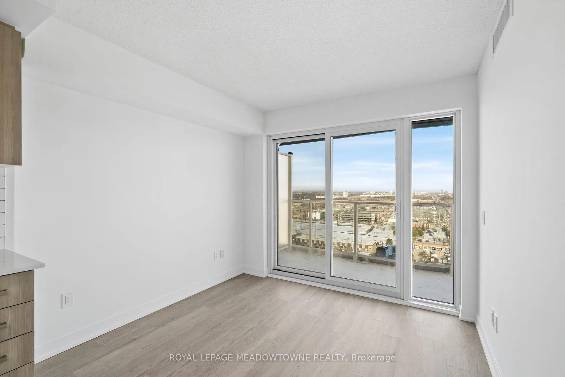 Photo 11 of Unit 2304, 1010 Sandy Beach Road, Pickering, Bay Ridges — HOMEH
