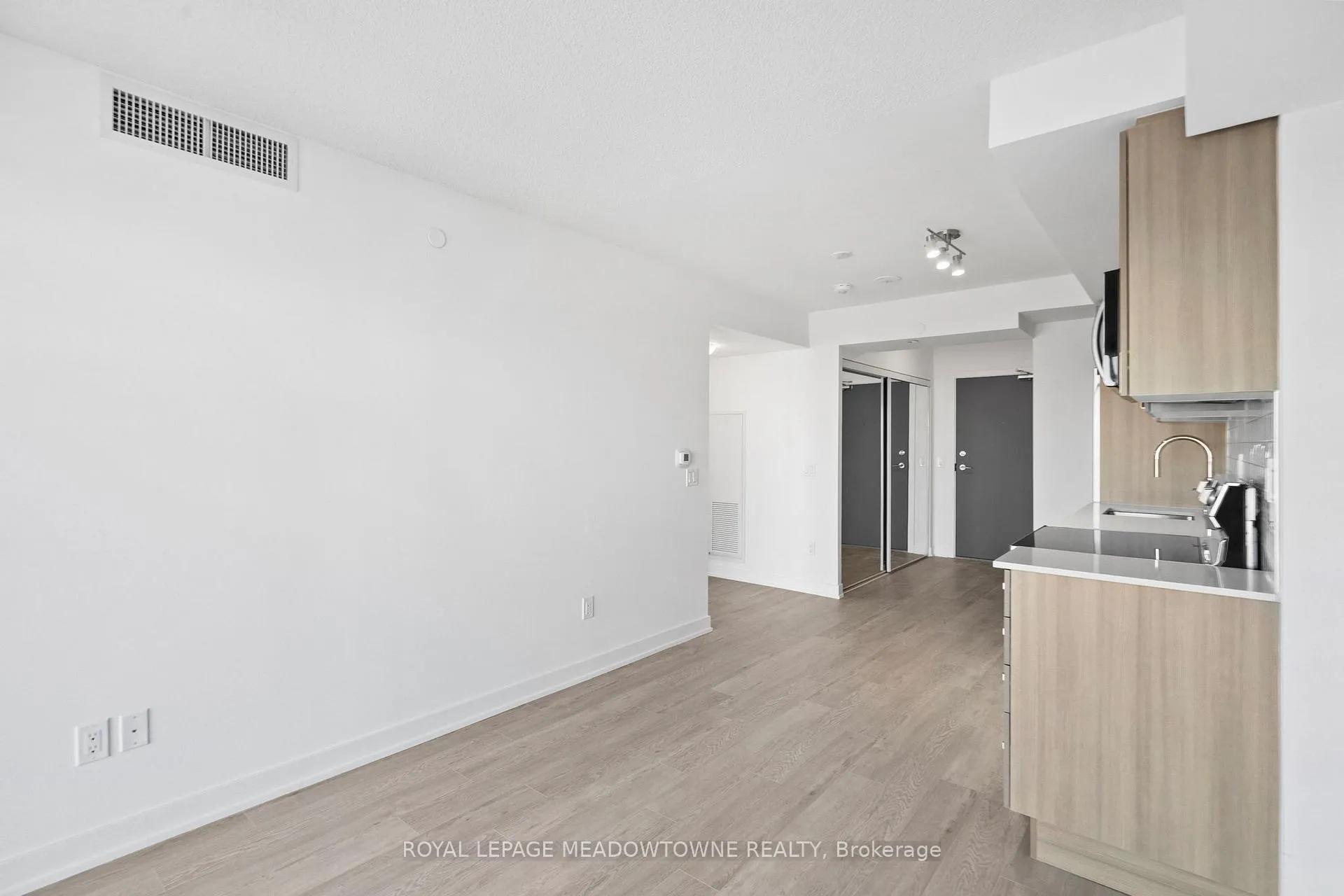 Photo 12 of Unit 2304, 1010 Sandy Beach Road, Pickering, Bay Ridges — HOMEH