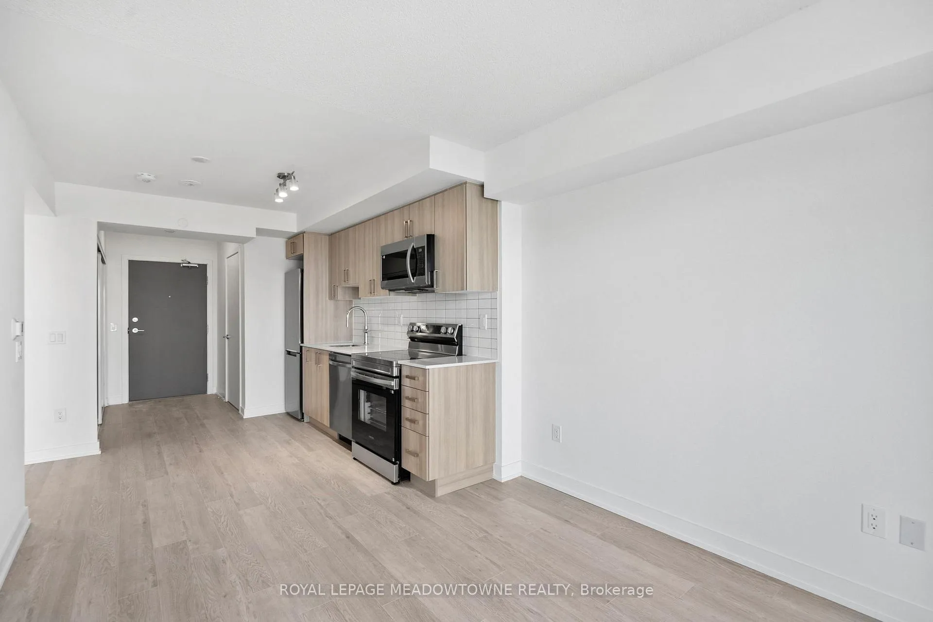 Photo 13 of Unit 2304, 1010 Sandy Beach Road, Pickering, Bay Ridges — HOMEH