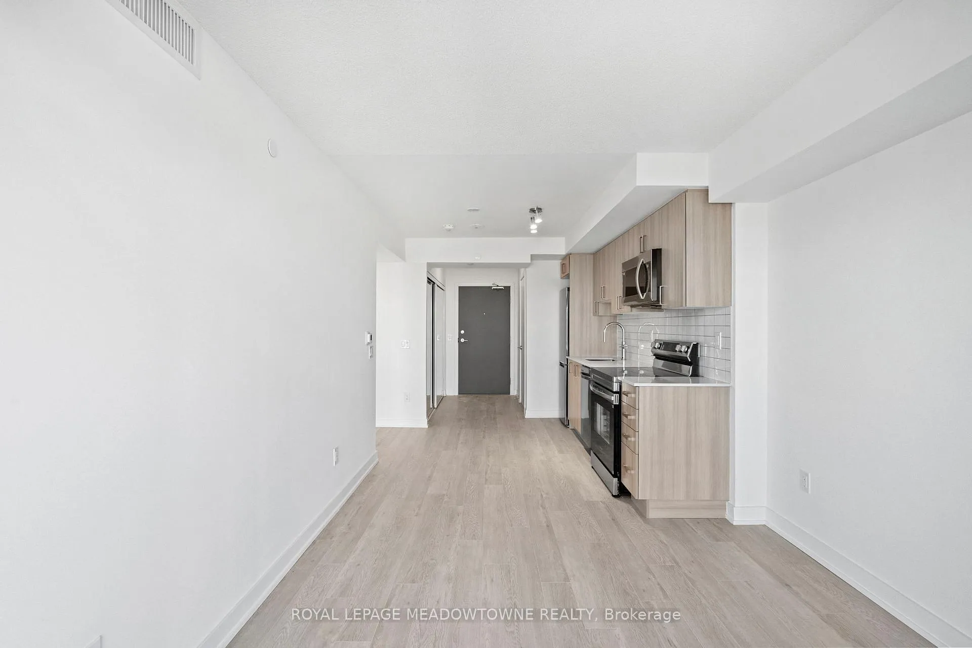 Photo 14 of Unit 2304, 1010 Sandy Beach Road, Pickering, Bay Ridges — HOMEH