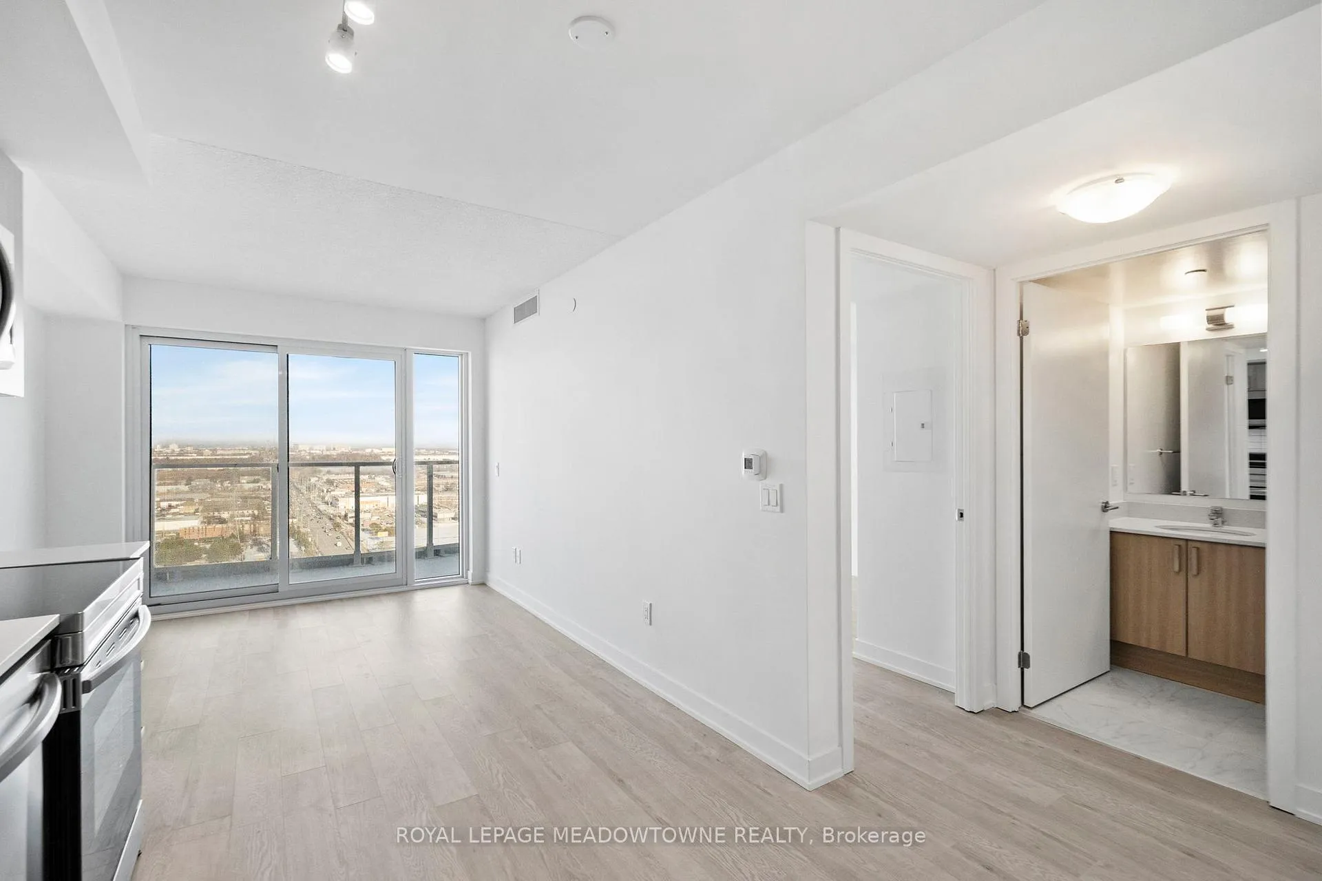 Photo 18 of Unit 2304, 1010 Sandy Beach Road, Pickering, Bay Ridges — HOMEH