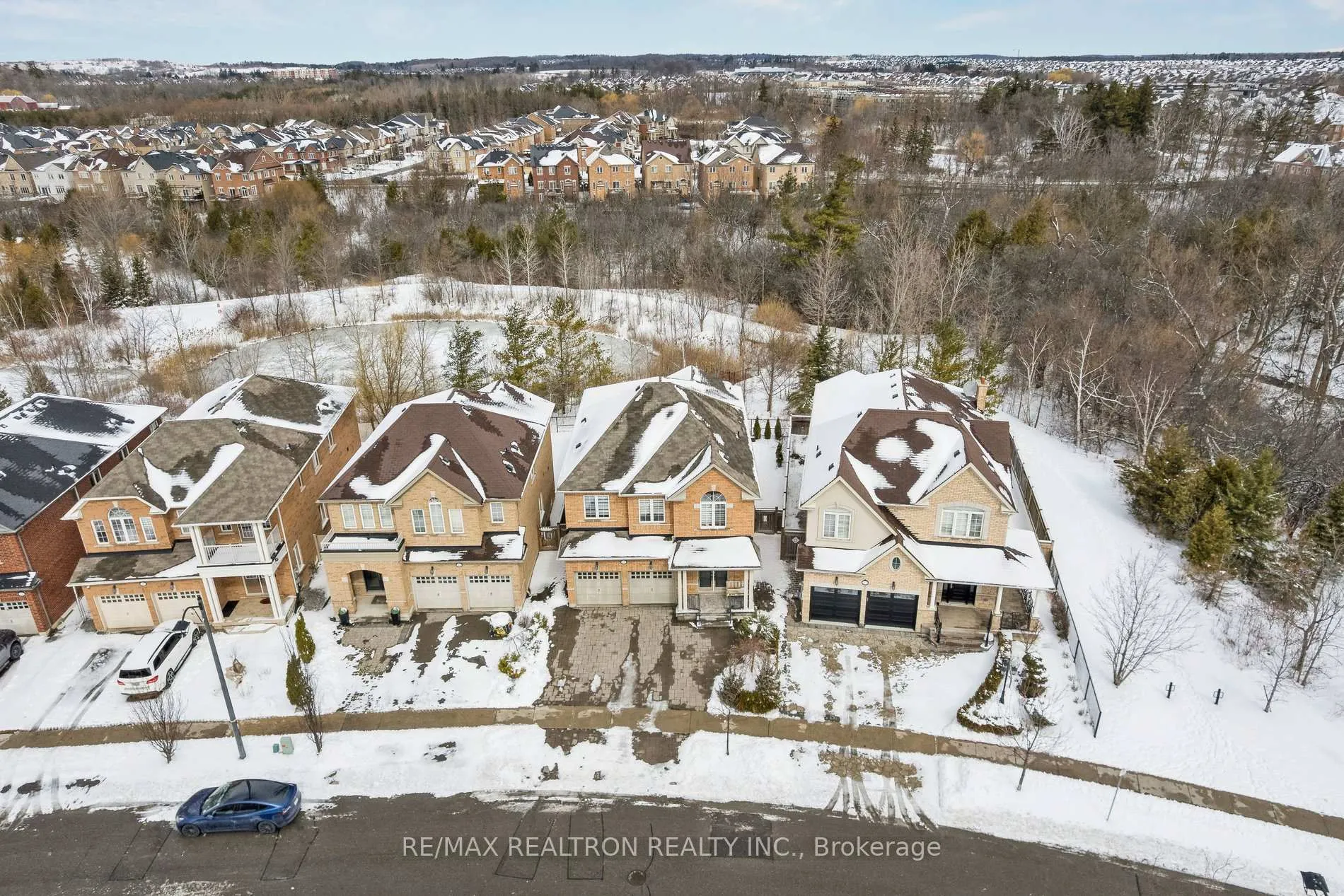 Photo 1 of 22 Wolf Creek Crescent, Vaughan, Patterson — HOMEH