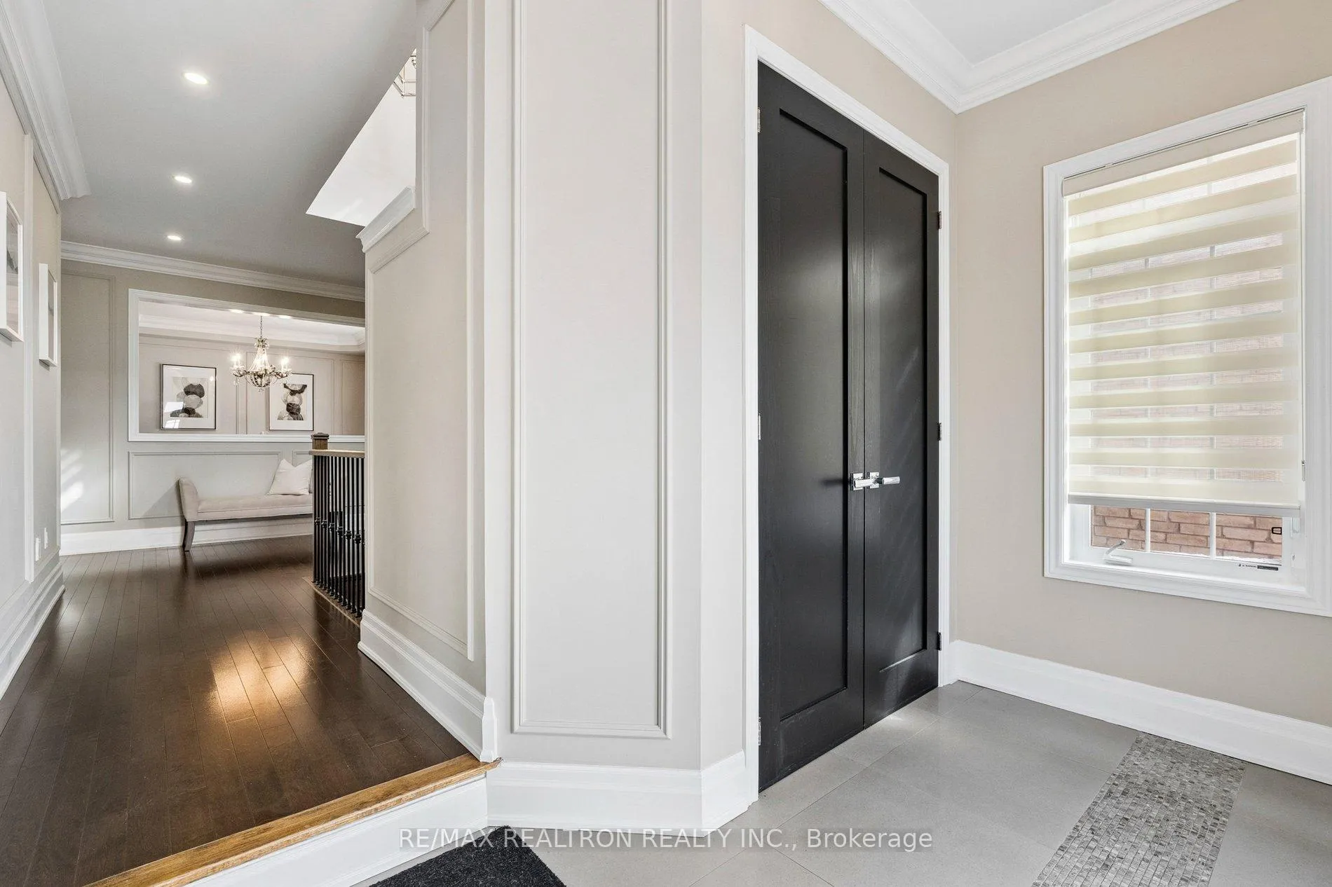 Photo 5 of 22 Wolf Creek Crescent, Vaughan, Patterson — HOMEH