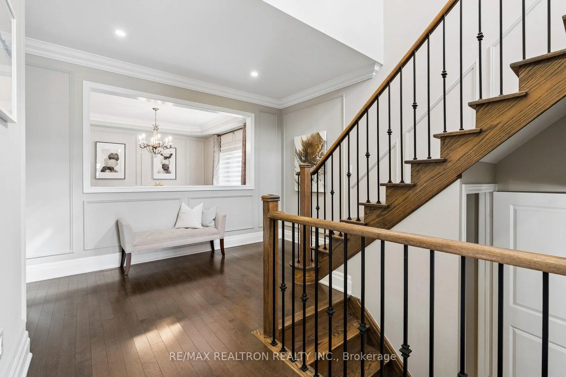 Photo 6 of 22 Wolf Creek Crescent, Vaughan, Patterson — HOMEH