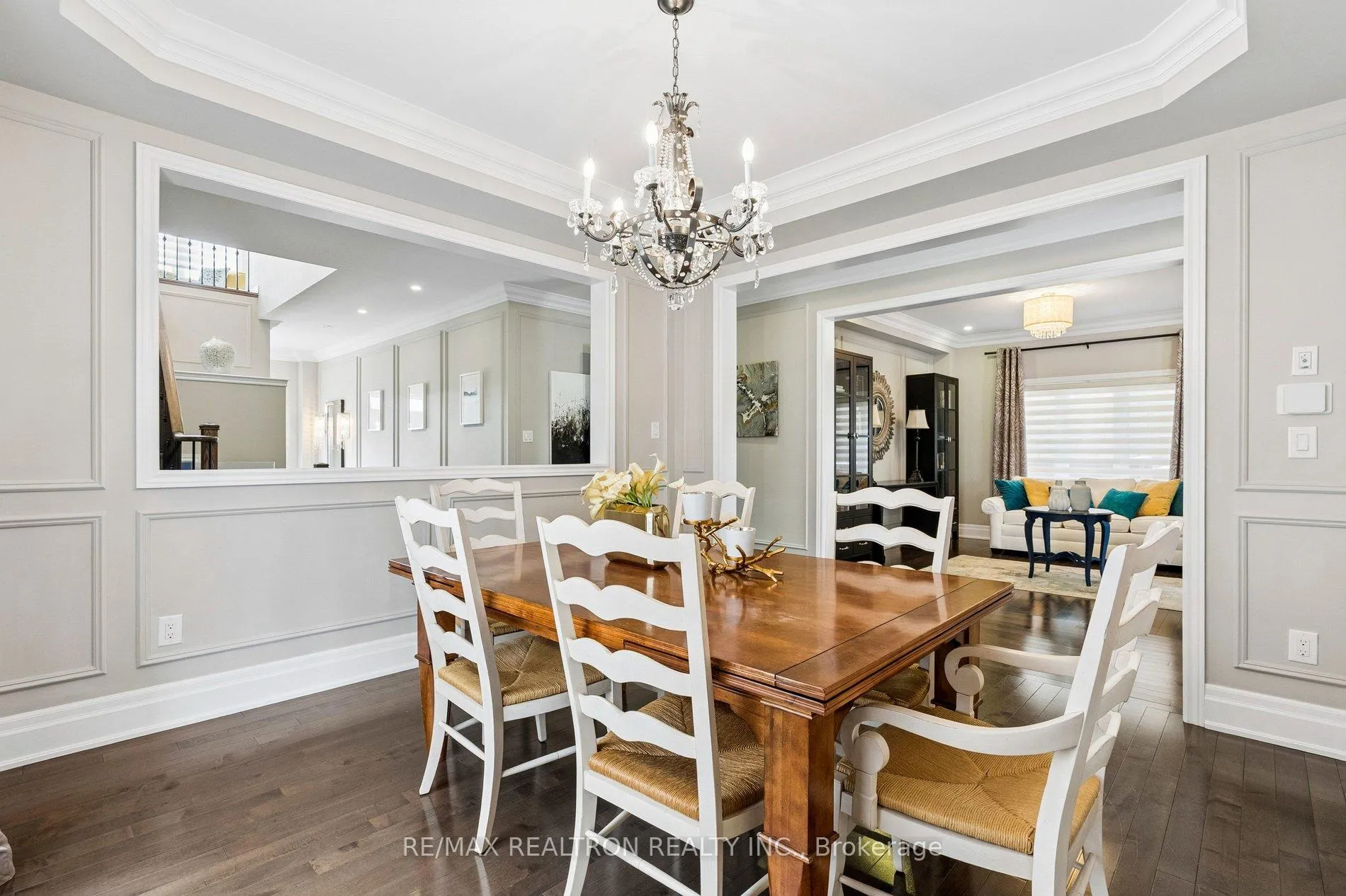 Photo 18 of 22 Wolf Creek Crescent, Vaughan, Patterson — HOMEH