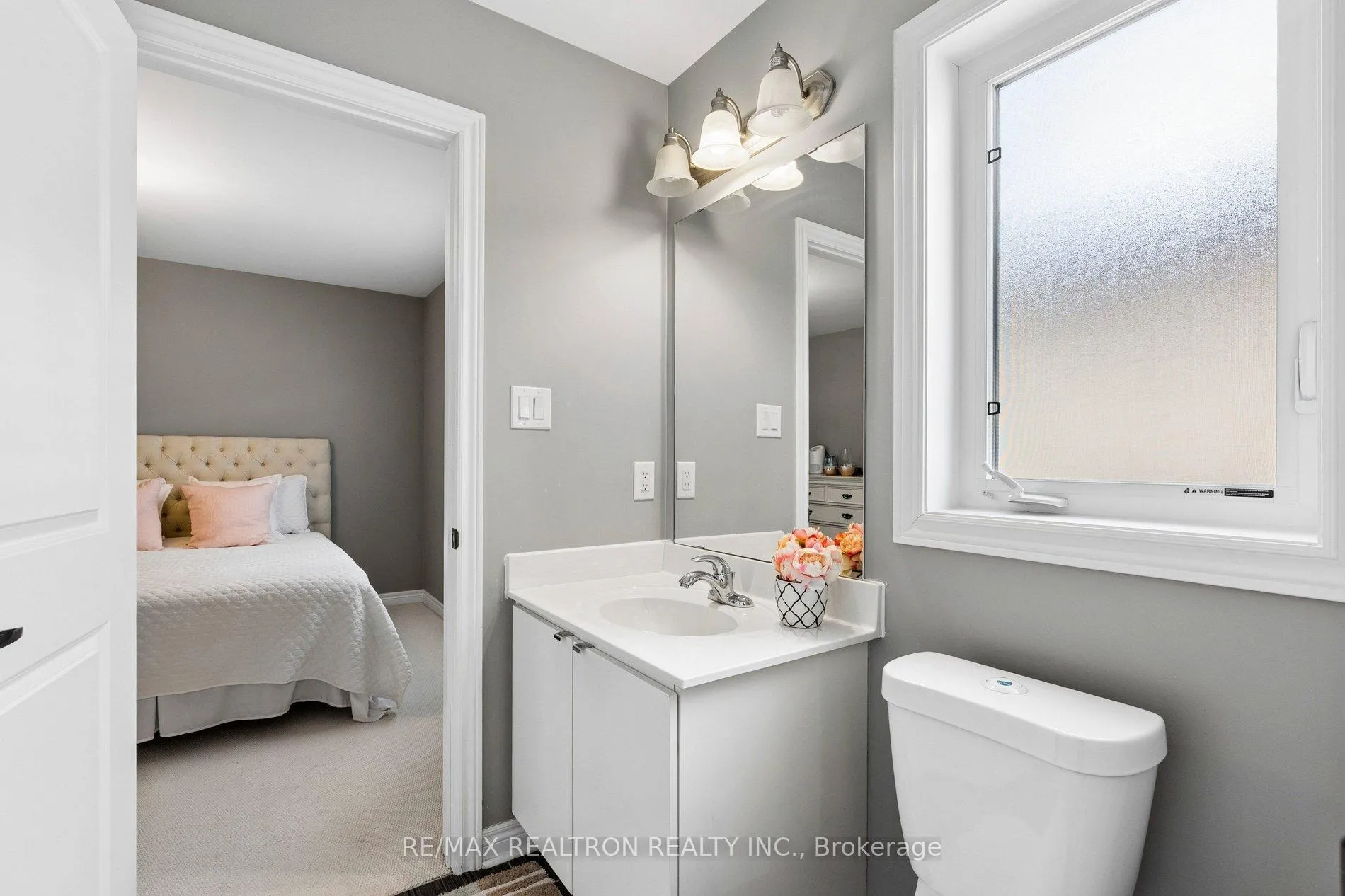 Photo 26 of 22 Wolf Creek Crescent, Vaughan, Patterson — HOMEH