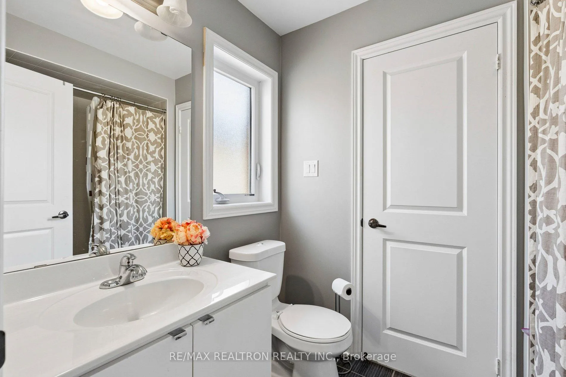 Photo 28 of 22 Wolf Creek Crescent, Vaughan, Patterson — HOMEH