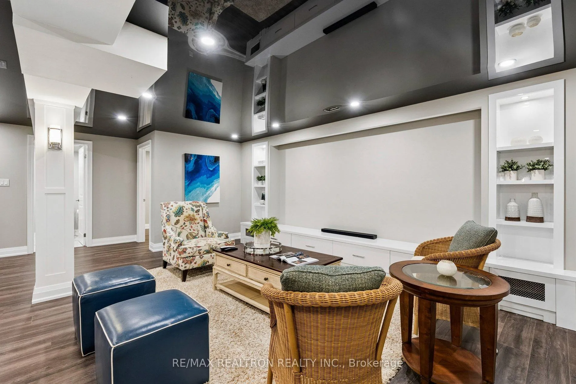 Photo 32 of 22 Wolf Creek Crescent, Vaughan, Patterson — HOMEH