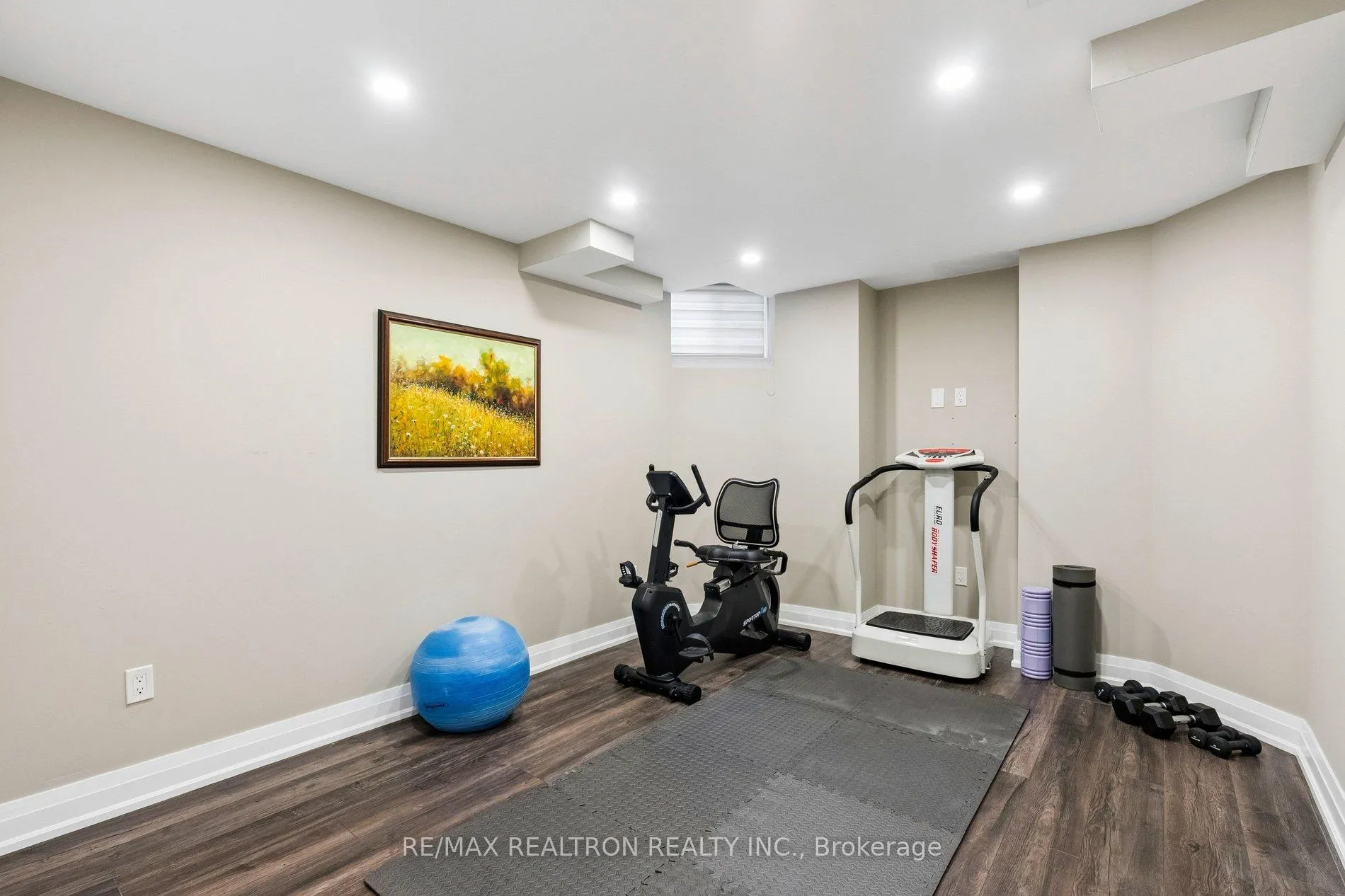 Photo 35 of 22 Wolf Creek Crescent, Vaughan, Patterson — HOMEH