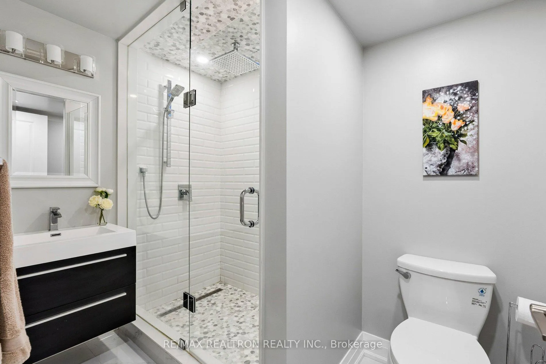 Photo 36 of 22 Wolf Creek Crescent, Vaughan, Patterson — HOMEH