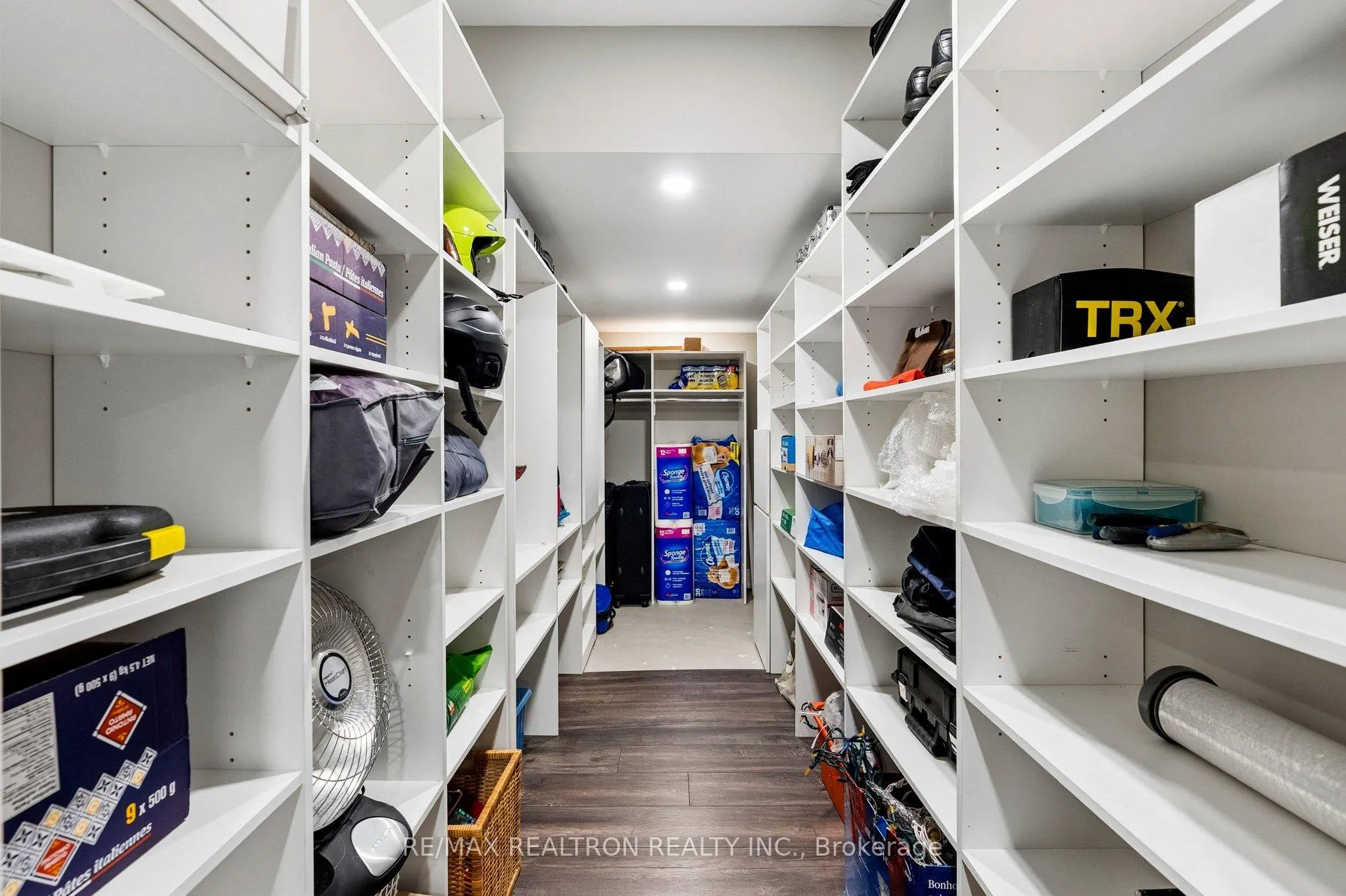 Photo 39 of 22 Wolf Creek Crescent, Vaughan, Patterson — HOMEH