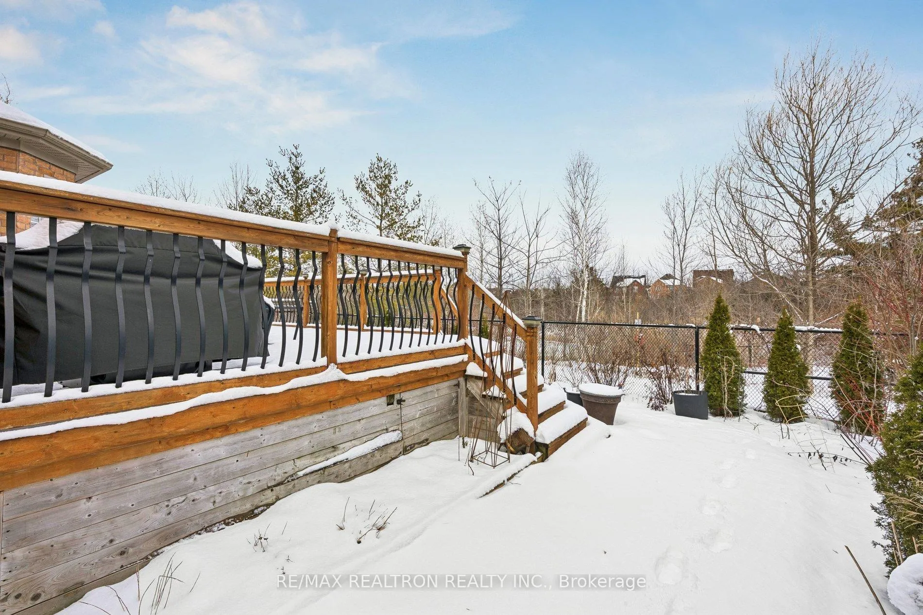Photo 43 of 22 Wolf Creek Crescent, Vaughan, Patterson — HOMEH