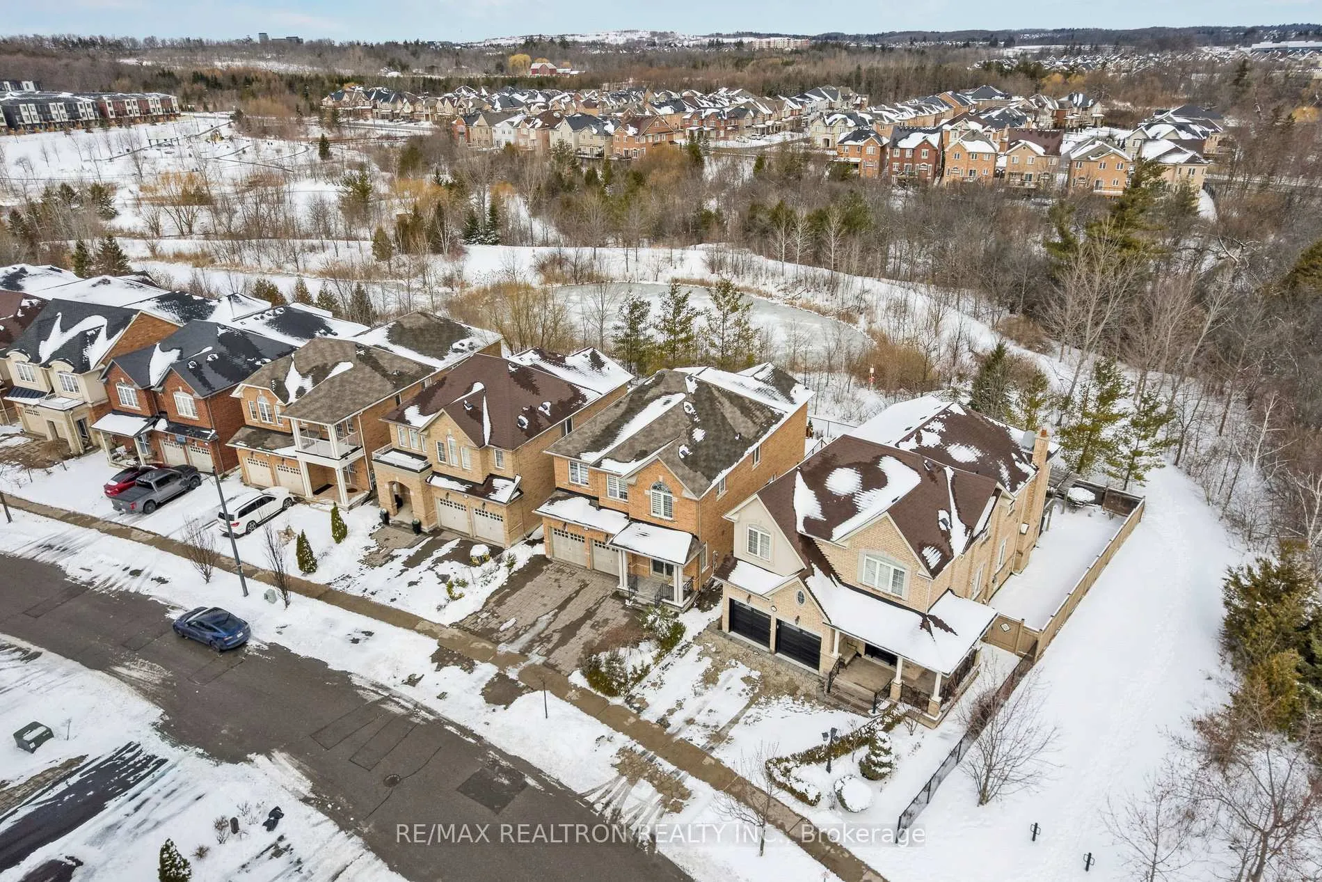 Photo 44 of 22 Wolf Creek Crescent, Vaughan, Patterson — HOMEH