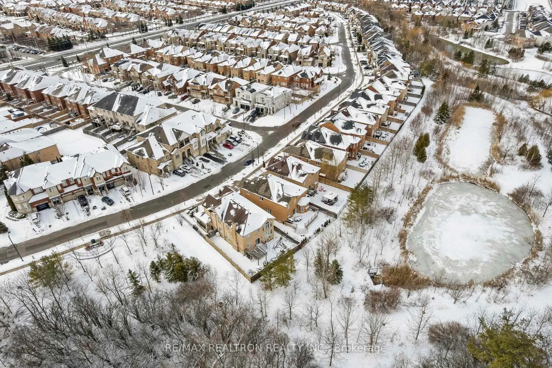 Photo 45 of 22 Wolf Creek Crescent, Vaughan, Patterson — HOMEH