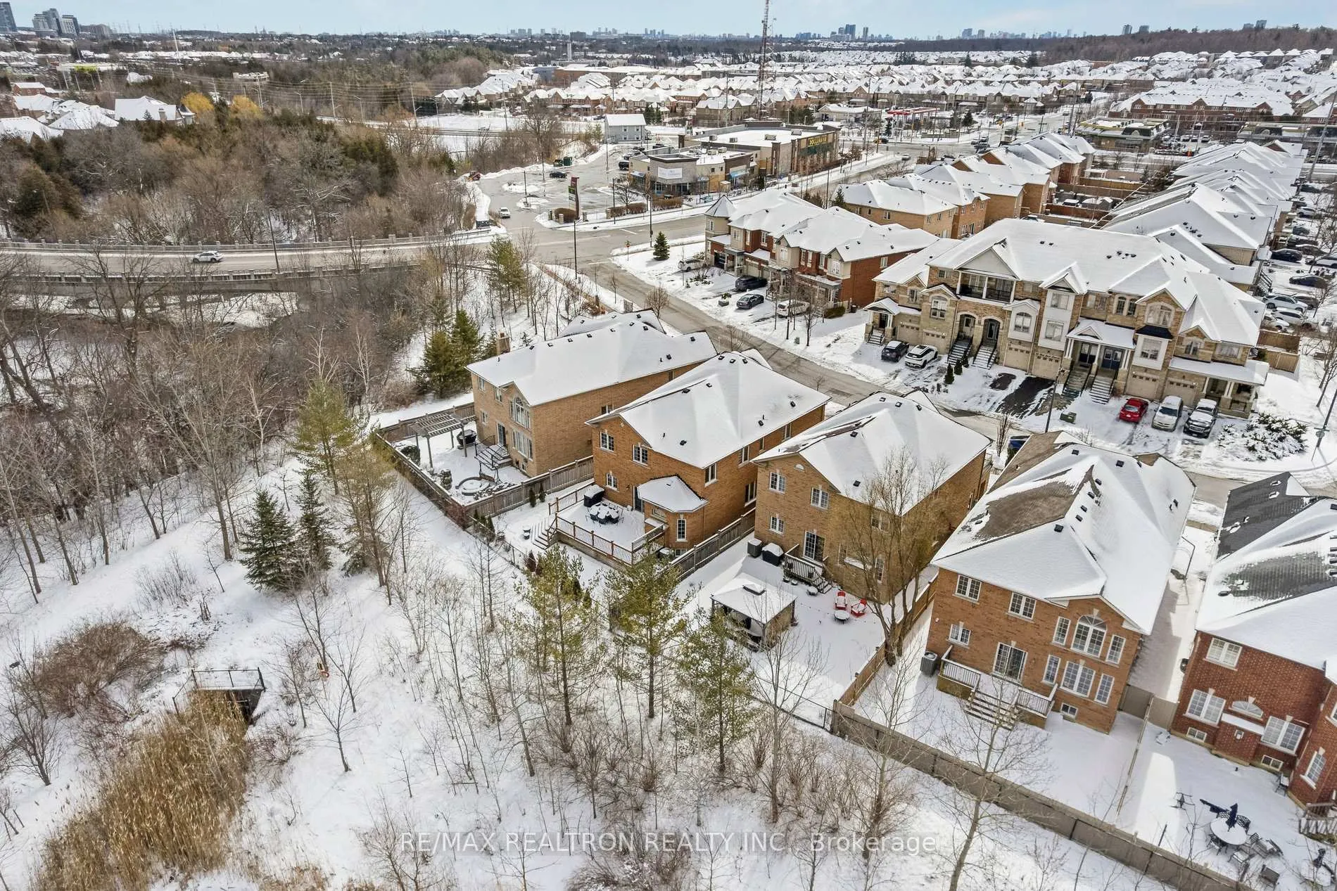 Photo 46 of 22 Wolf Creek Crescent, Vaughan, Patterson — HOMEH