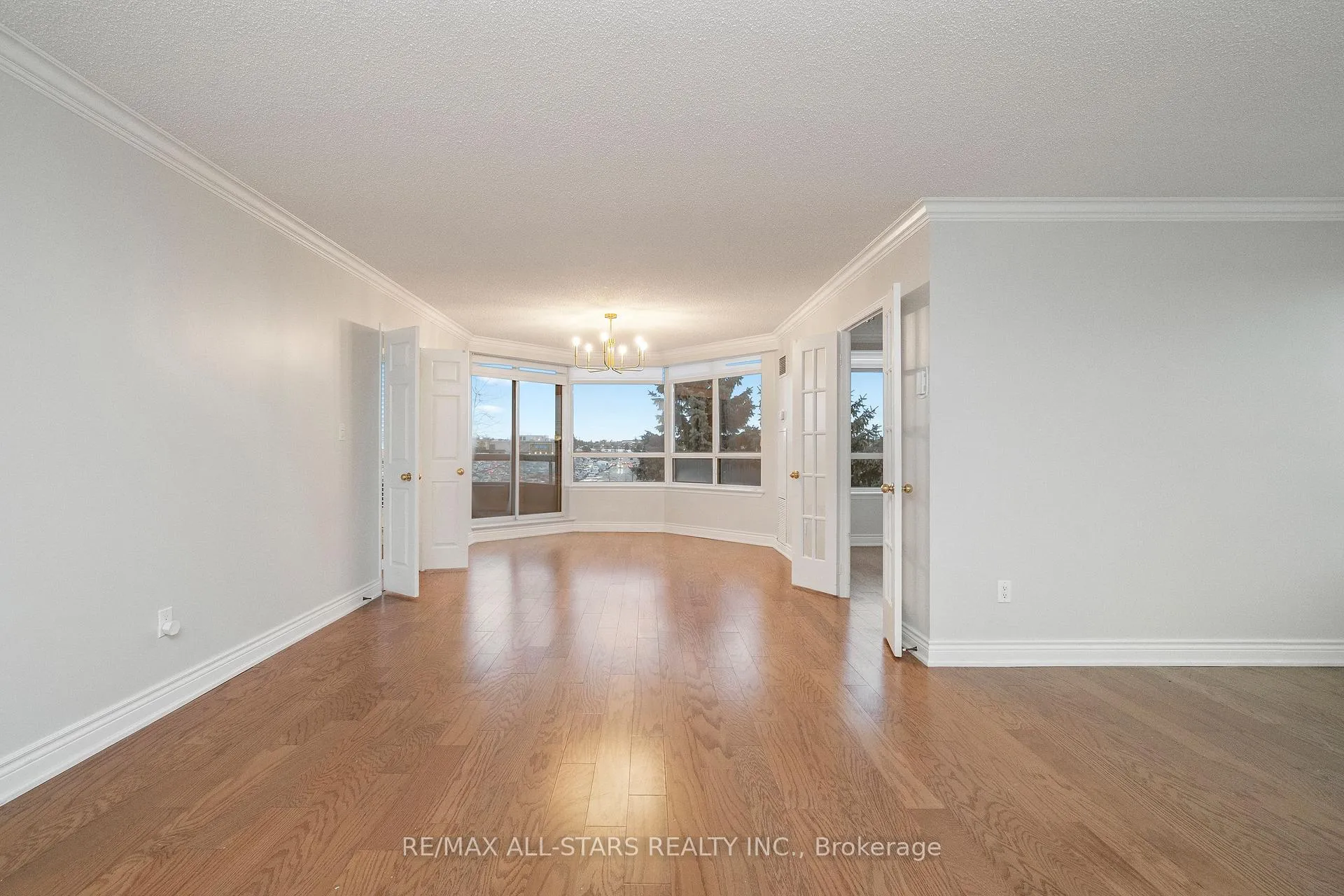 Photo 5 of Unit 404, 610 Bullock Drive, Markham, Markville — HOMEH