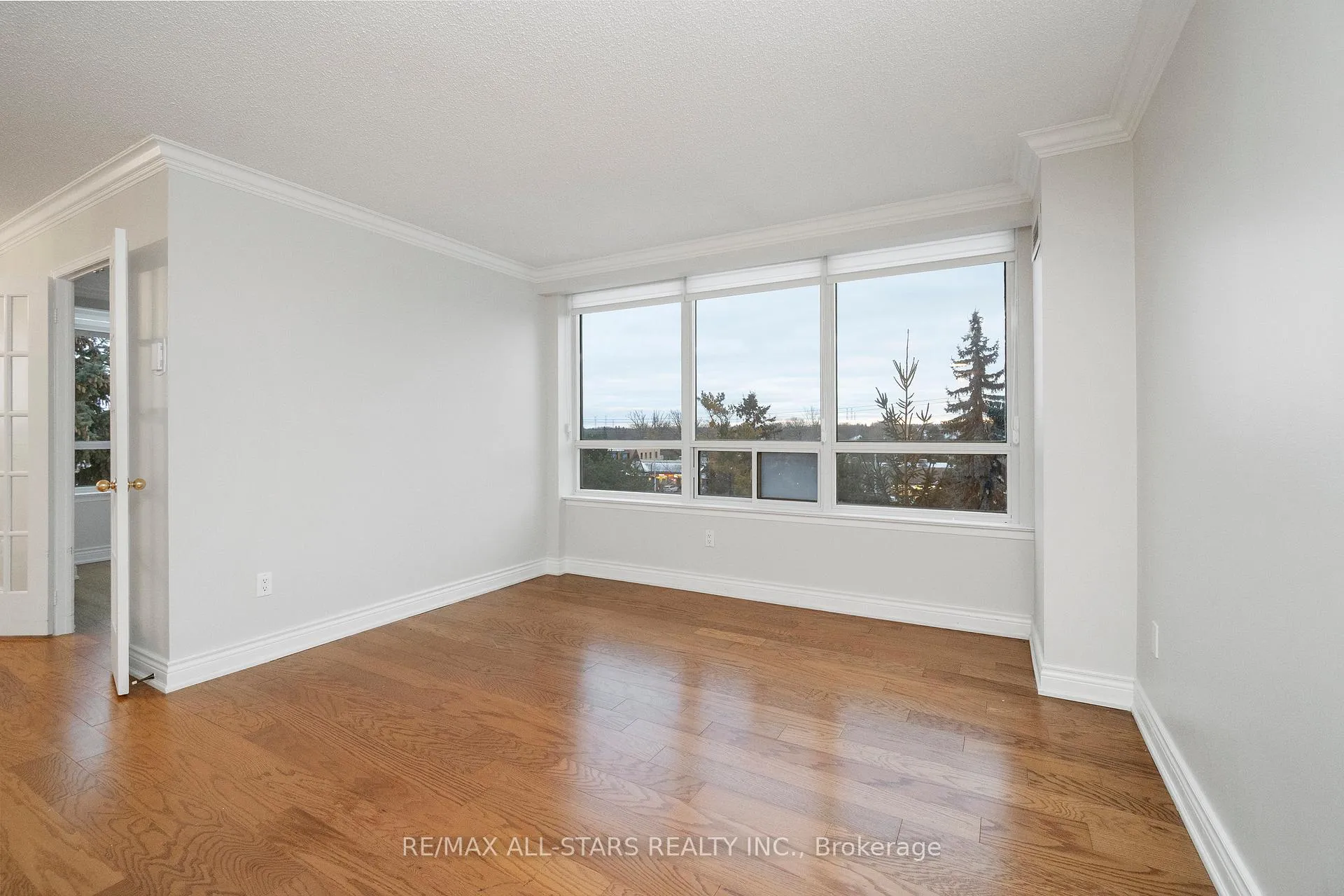 Photo 6 of Unit 404, 610 Bullock Drive, Markham, Markville — HOMEH