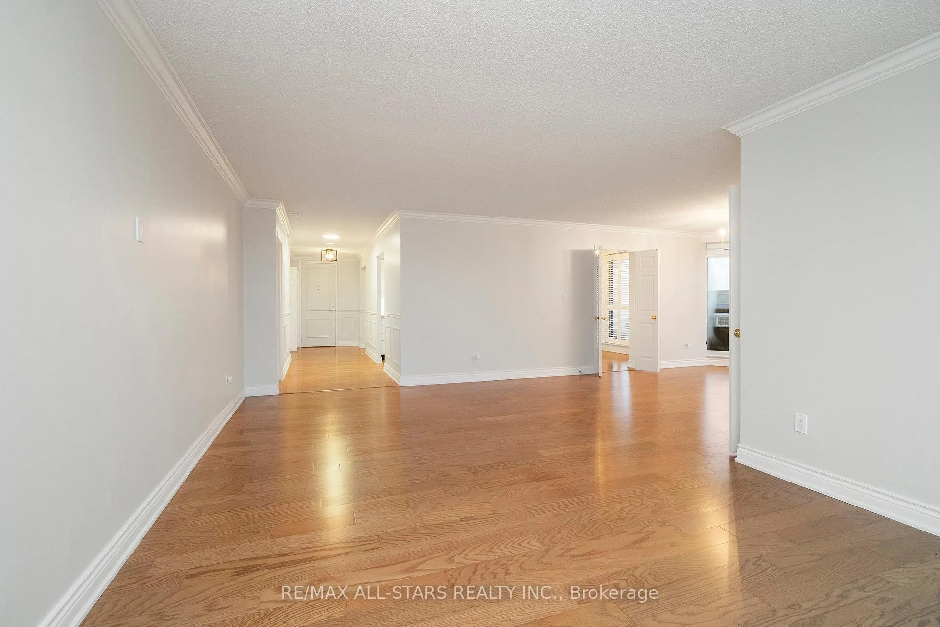 Photo 9 of Unit 404, 610 Bullock Drive, Markham, Markville — HOMEH