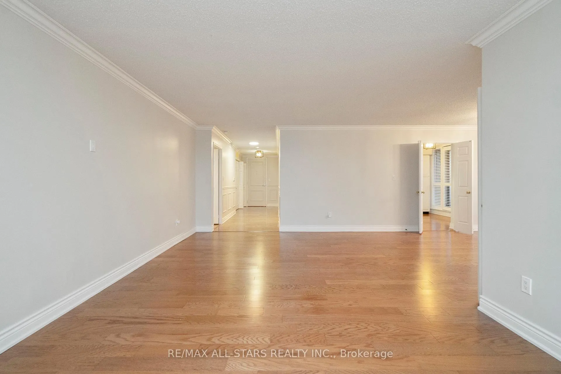 Photo 10 of Unit 404, 610 Bullock Drive, Markham, Markville — HOMEH