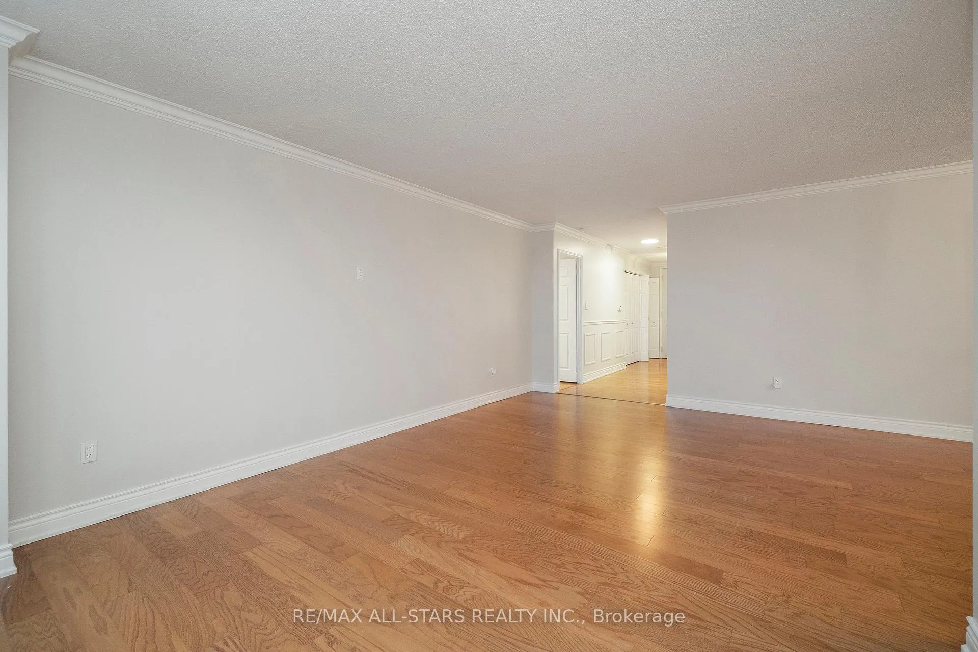 Photo 11 of Unit 404, 610 Bullock Drive, Markham, Markville — HOMEH