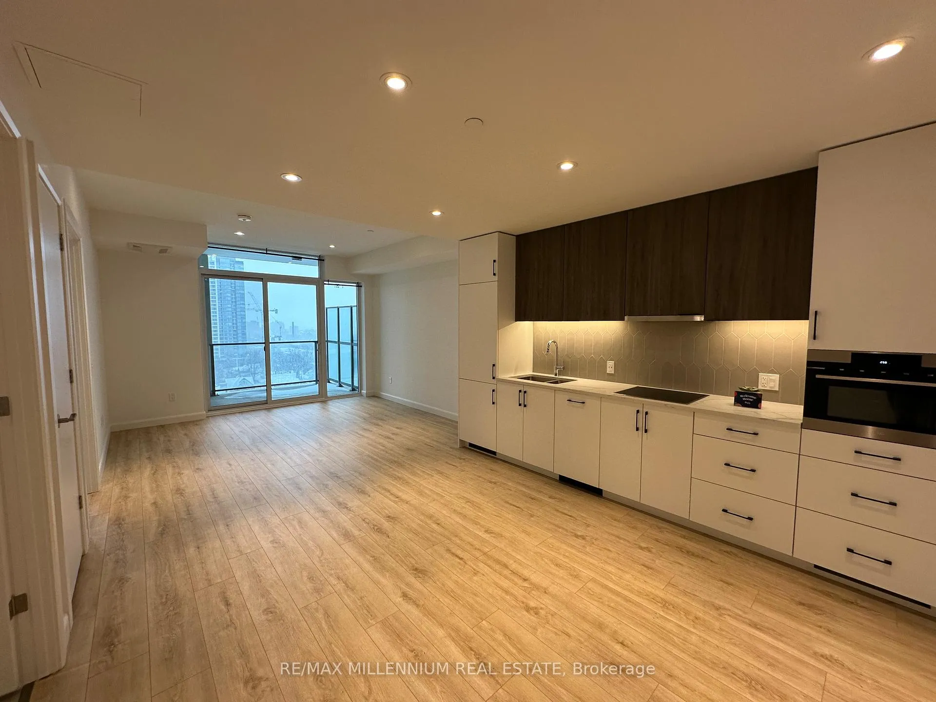 Photo 2 of Unit 1006, 741 King Street W, Kitchener — HOMEH