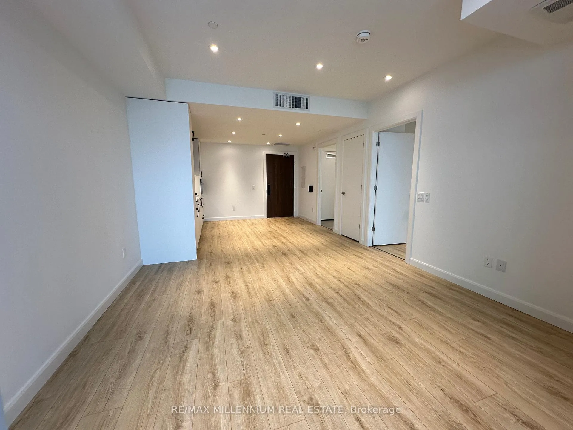 Photo 3 of Unit 1006, 741 King Street W, Kitchener — HOMEH