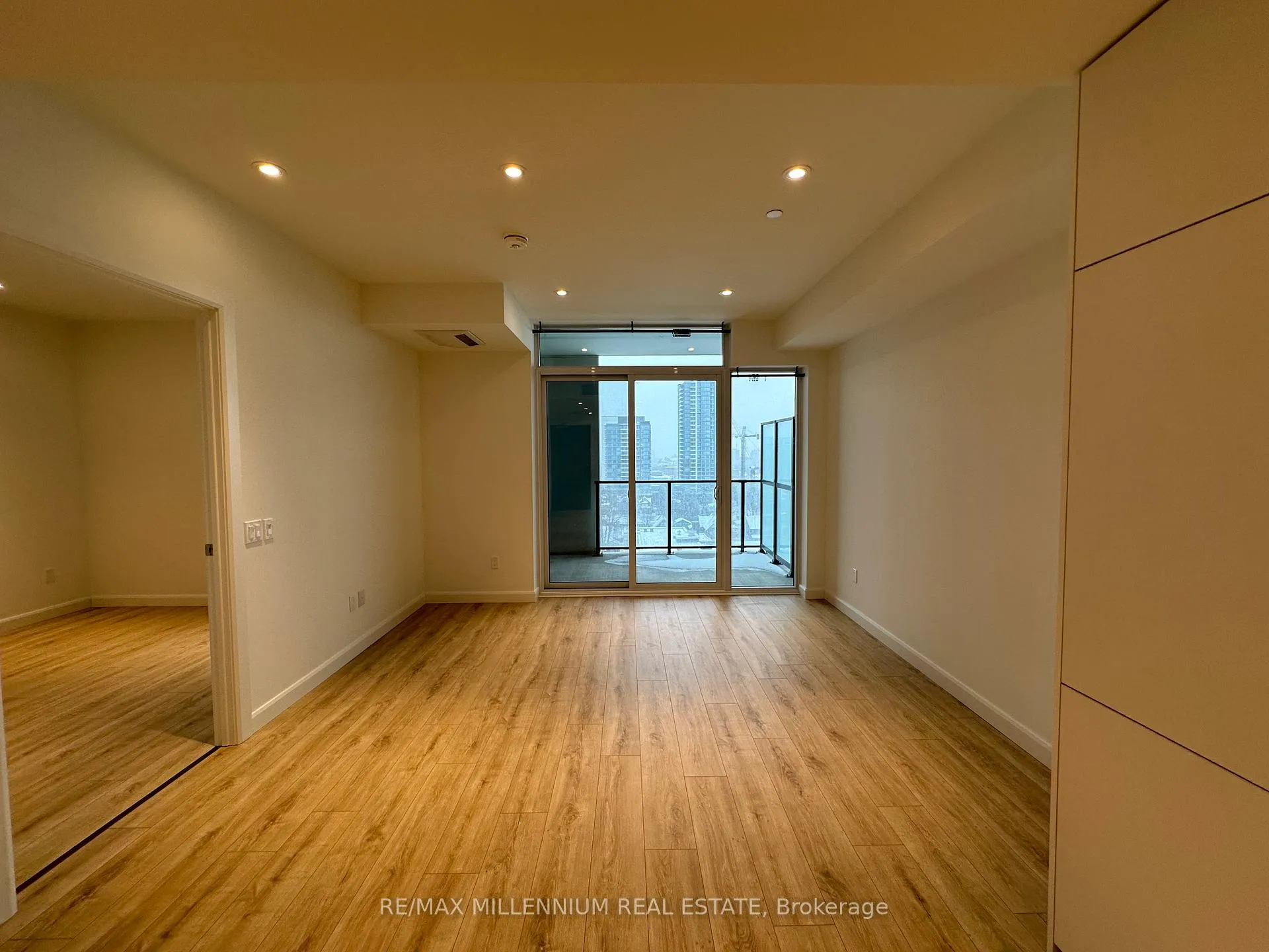 Photo 5 of Unit 1006, 741 King Street W, Kitchener — HOMEH