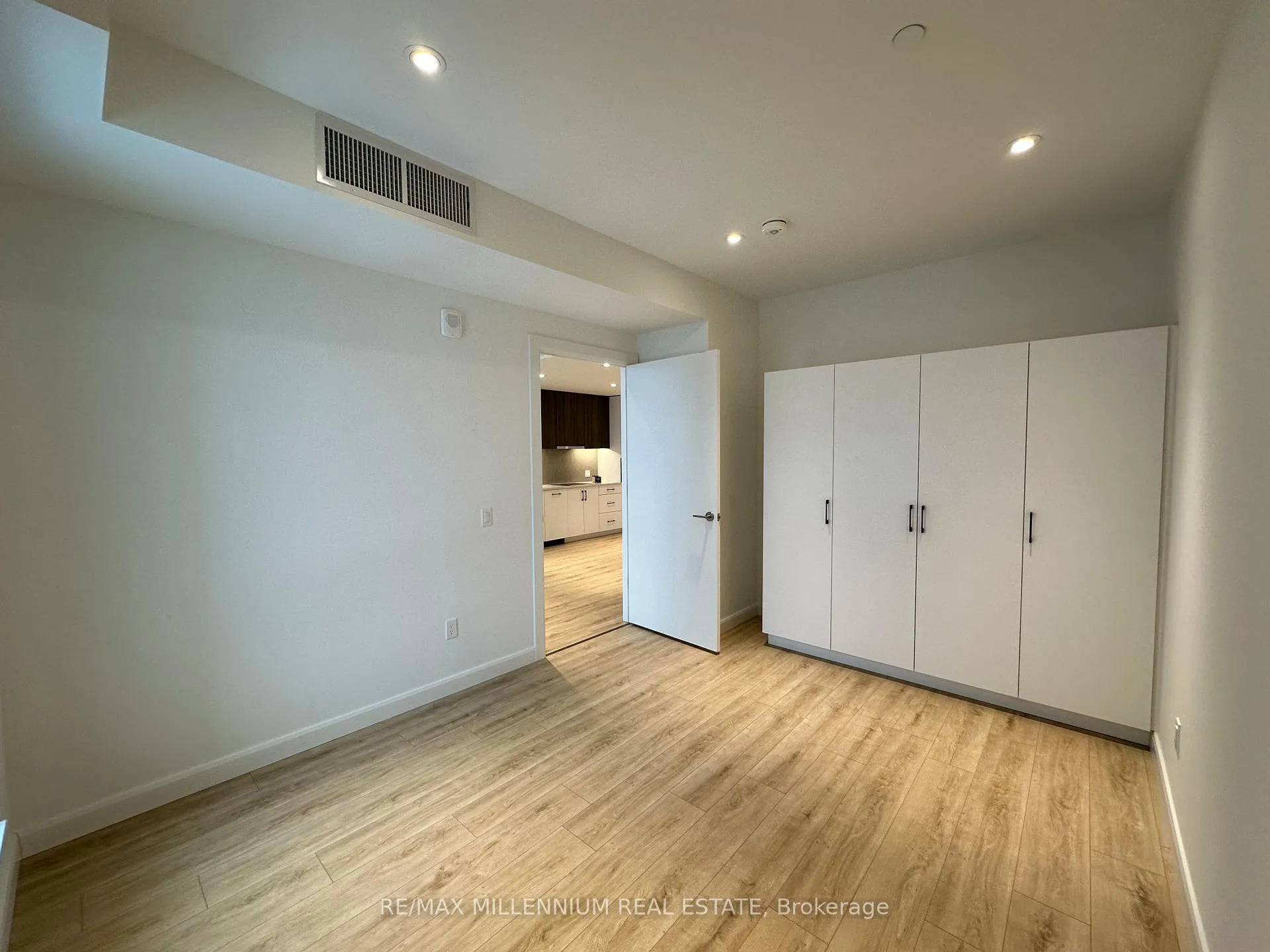 Photo 7 of Unit 1006, 741 King Street W, Kitchener — HOMEH