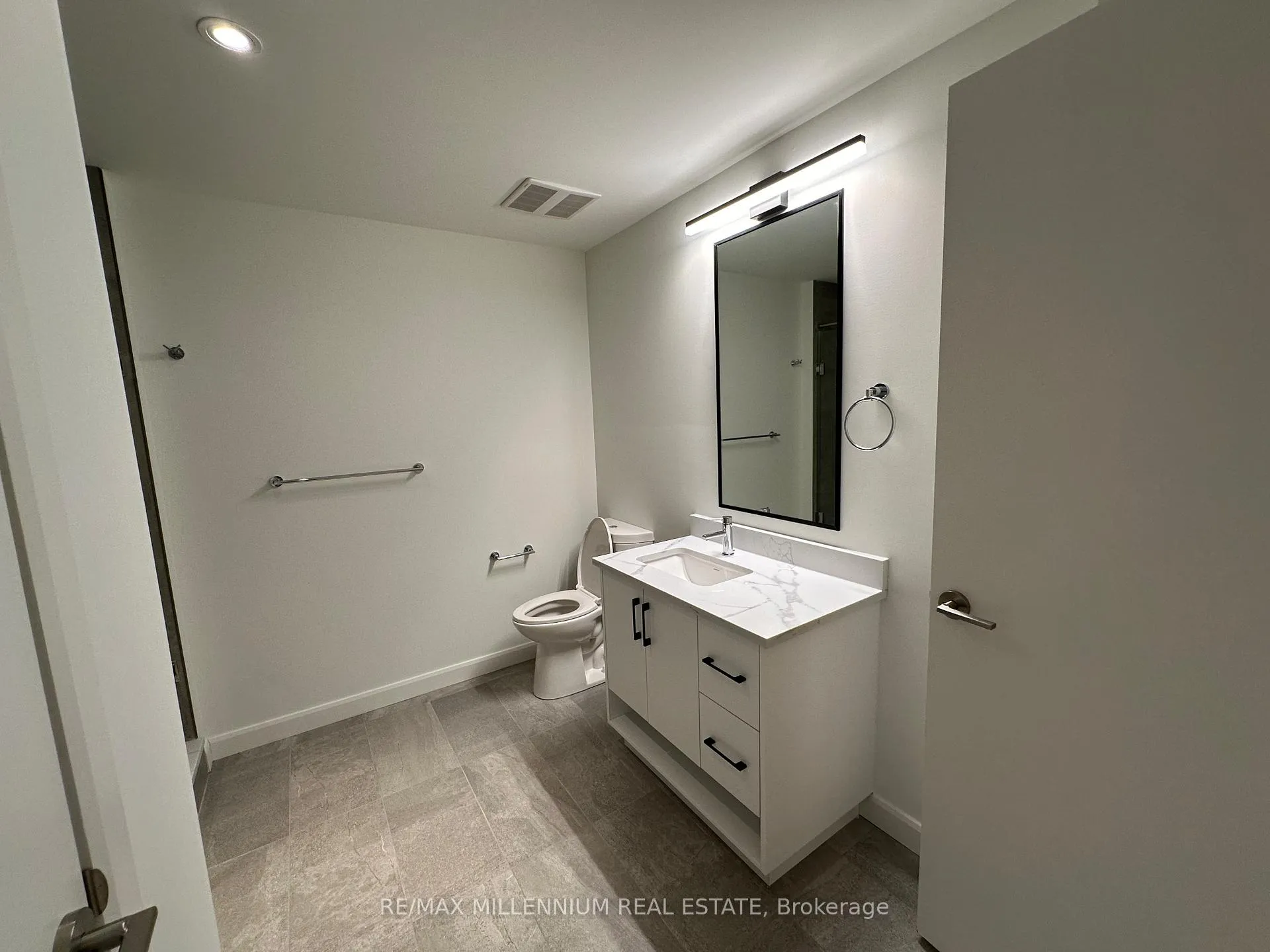 Photo 8 of Unit 1006, 741 King Street W, Kitchener — HOMEH