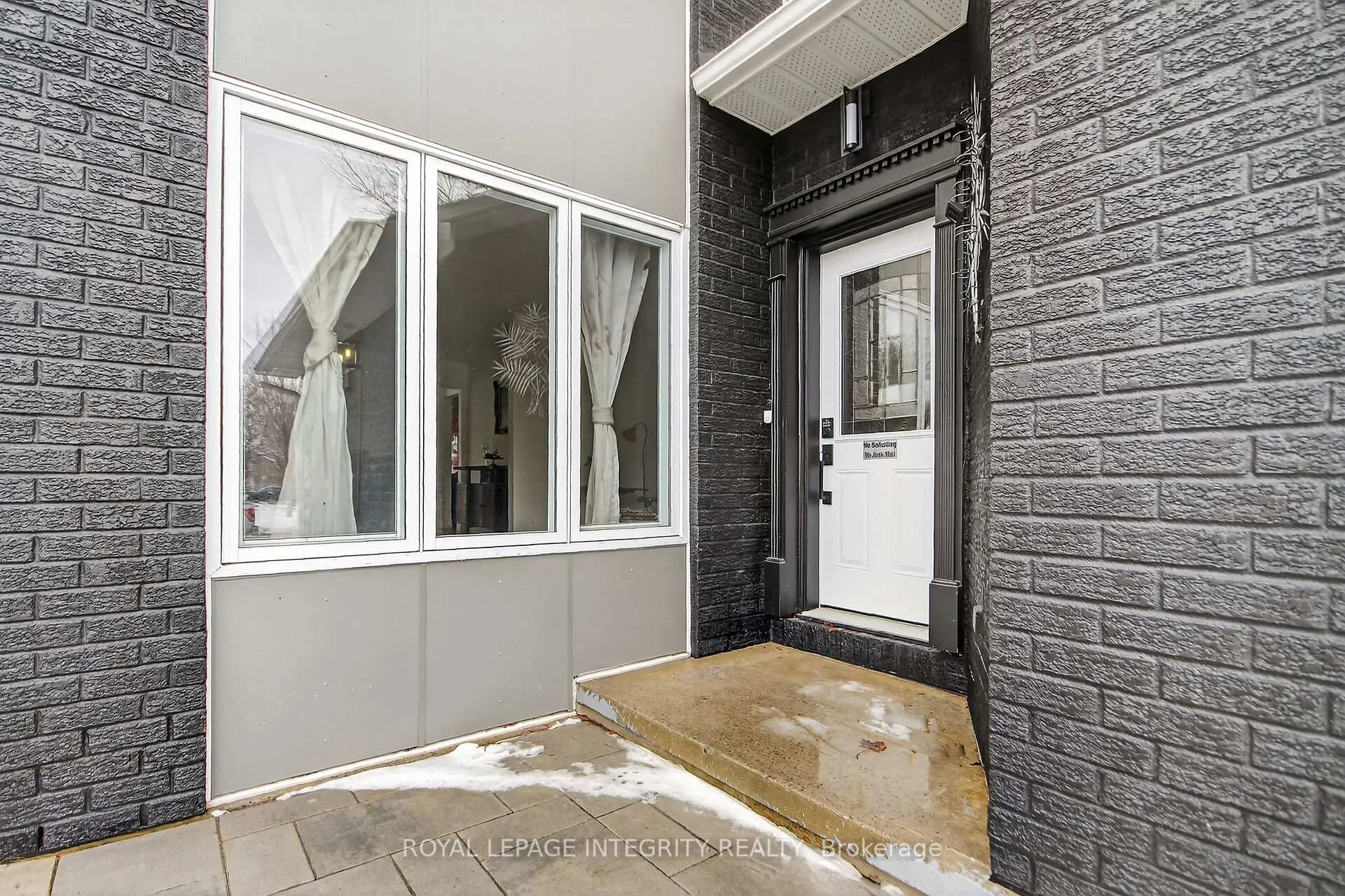 Photo 1 of 2092 Legrand Crescent, Ottawa, Queenswood Heights South — HOMEH