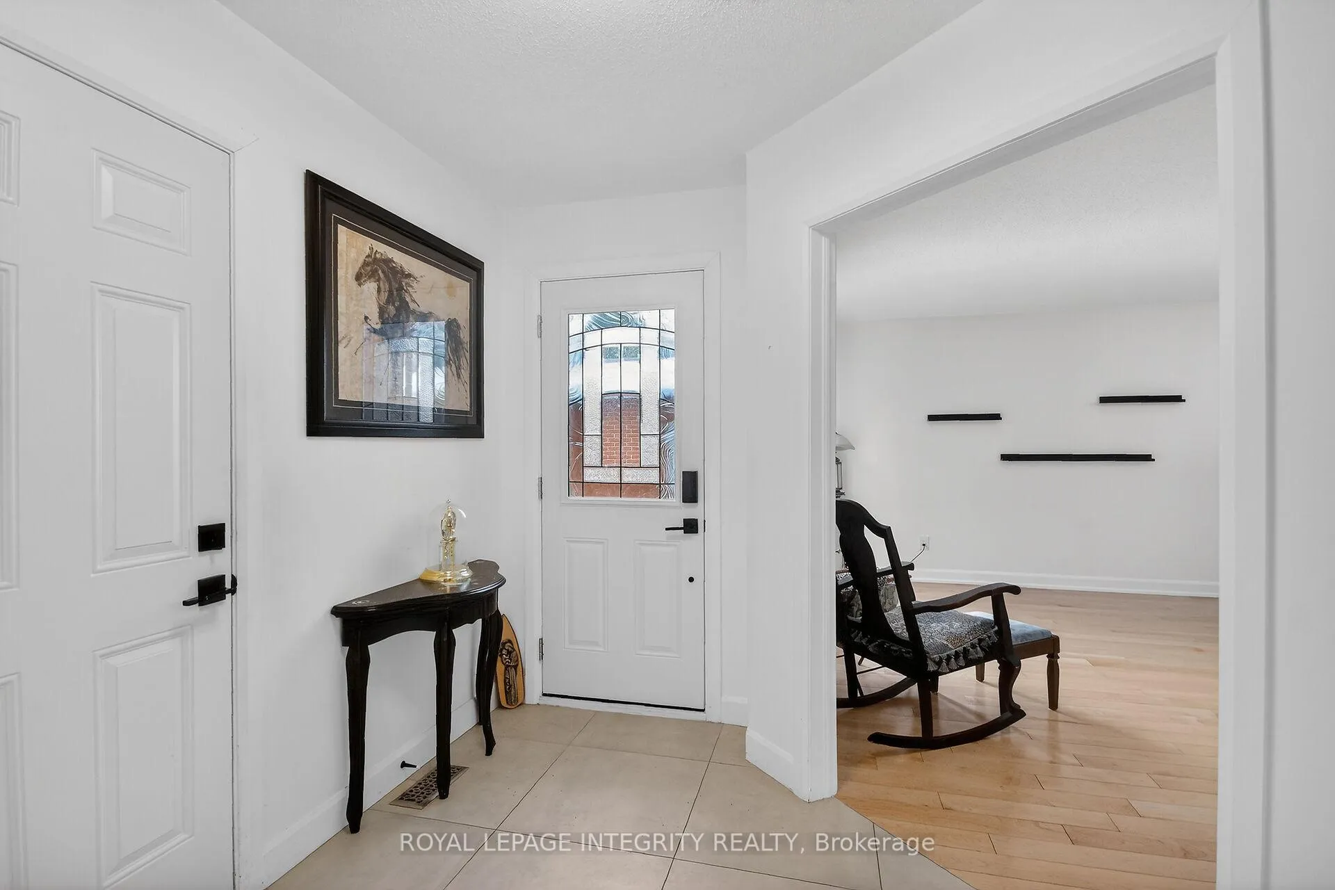 Photo 4 of 2092 Legrand Crescent, Ottawa, Queenswood Heights South — HOMEH