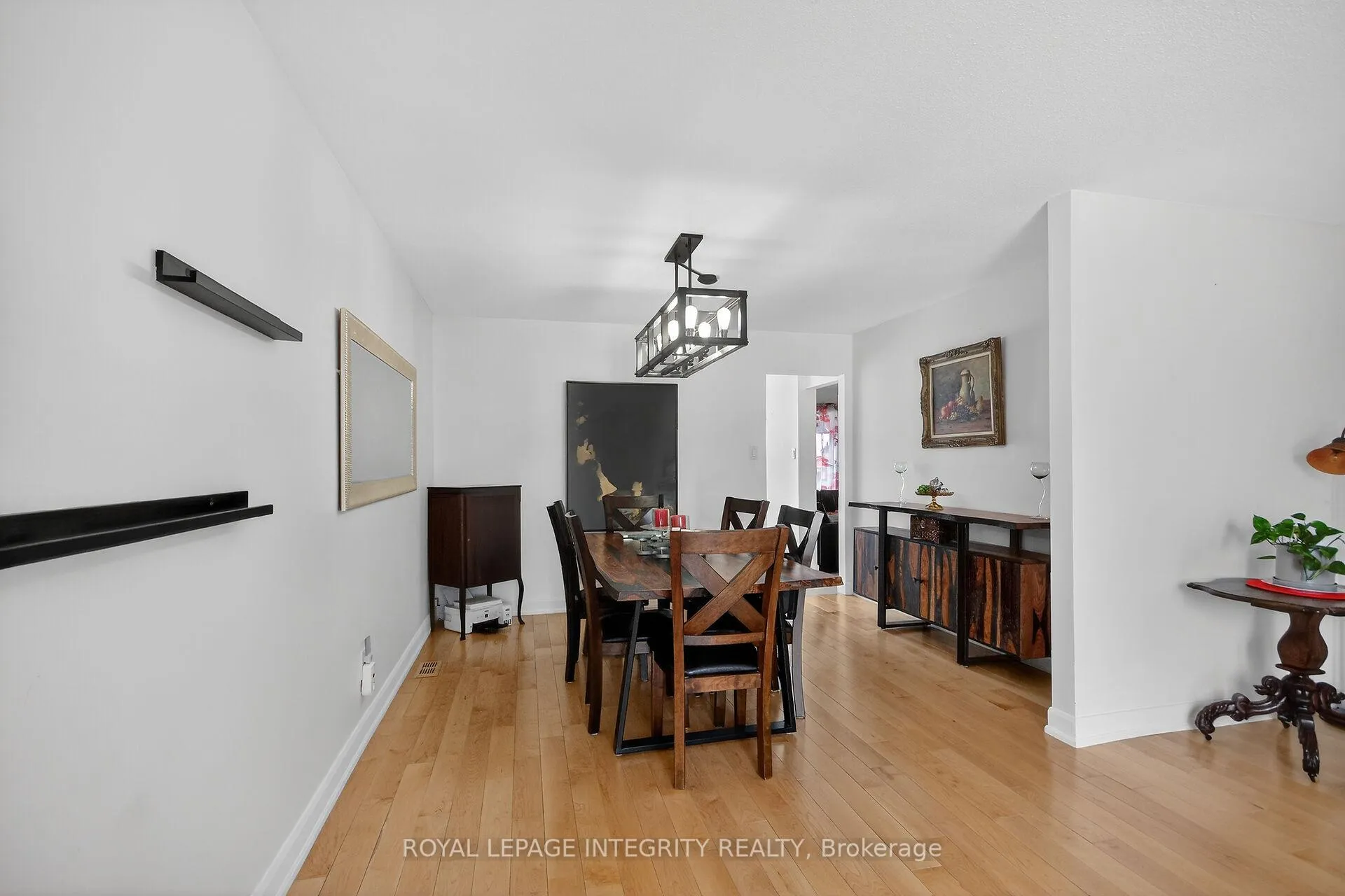 Photo 6 of 2092 Legrand Crescent, Ottawa, Queenswood Heights South — HOMEH