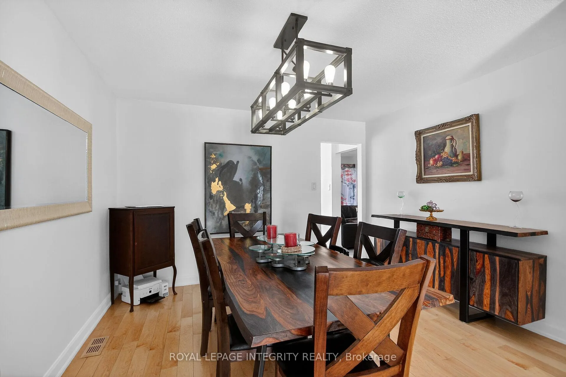 Photo 7 of 2092 Legrand Crescent, Ottawa, Queenswood Heights South — HOMEH