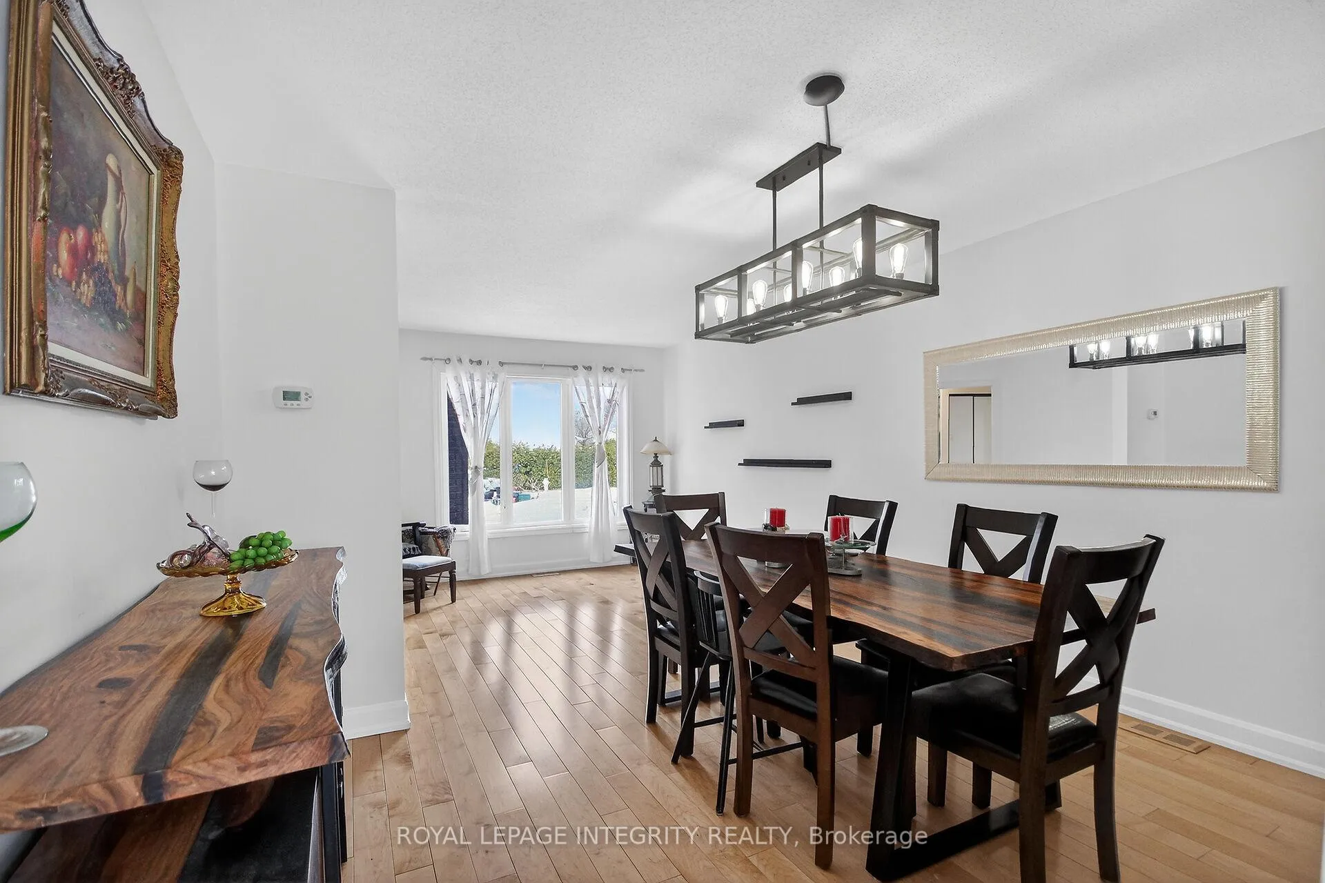 Photo 8 of 2092 Legrand Crescent, Ottawa, Queenswood Heights South — HOMEH