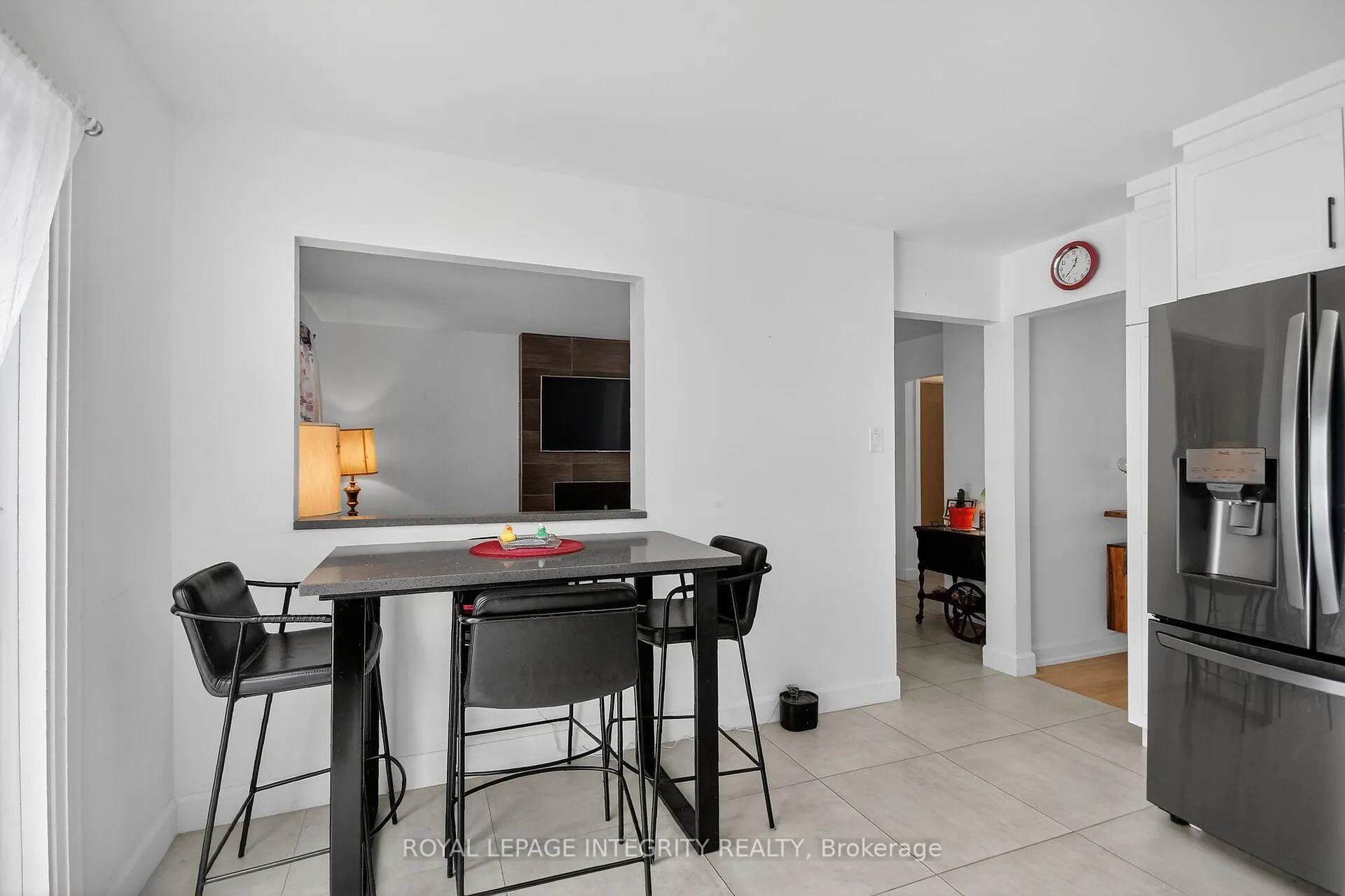 Photo 12 of 2092 Legrand Crescent, Ottawa, Queenswood Heights South — HOMEH