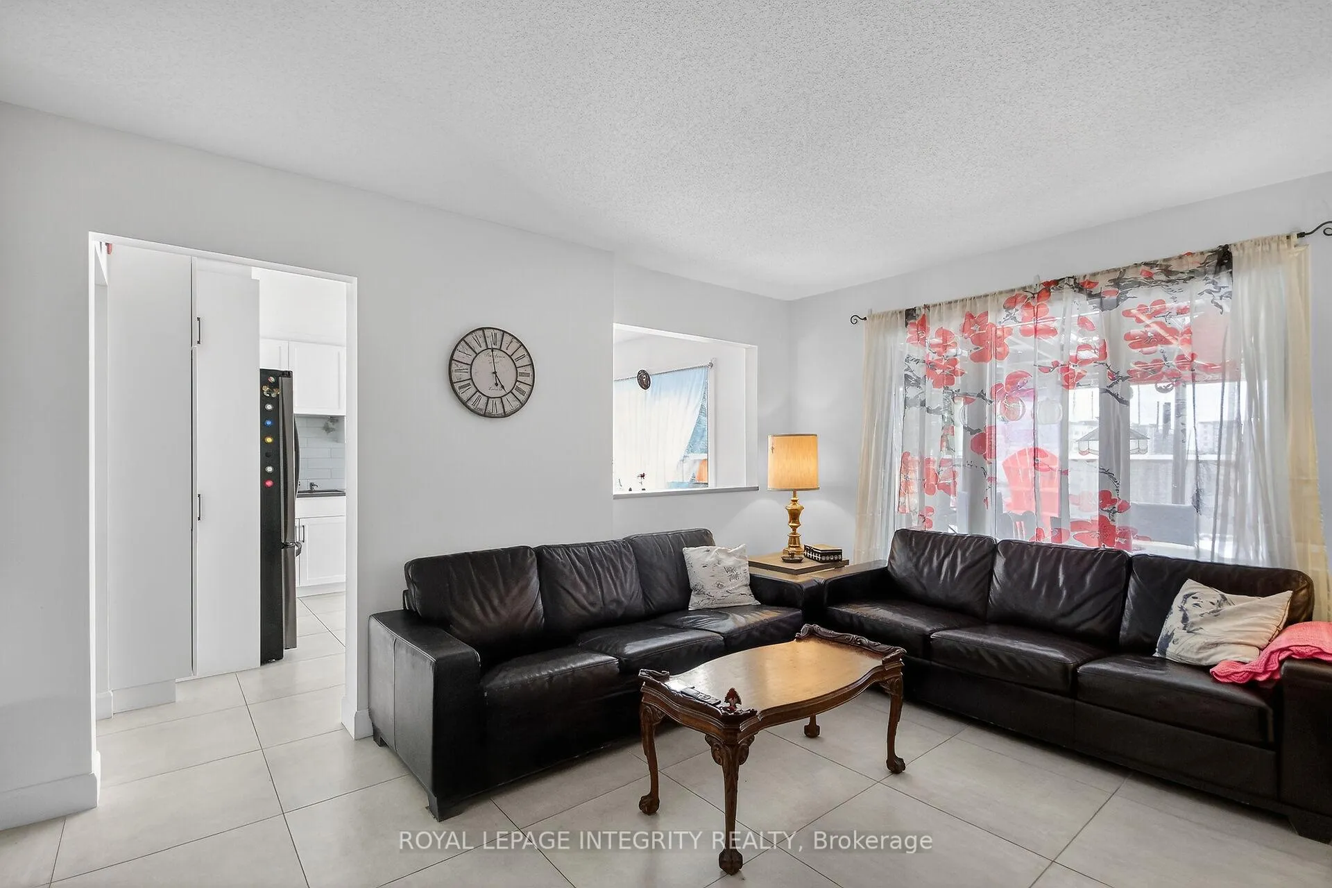 Photo 14 of 2092 Legrand Crescent, Ottawa, Queenswood Heights South — HOMEH