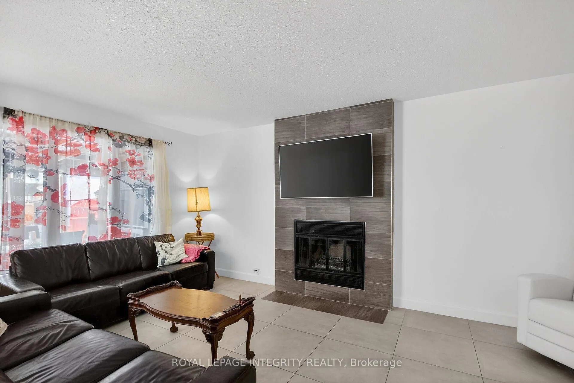 Photo 16 of 2092 Legrand Crescent, Ottawa, Queenswood Heights South — HOMEH