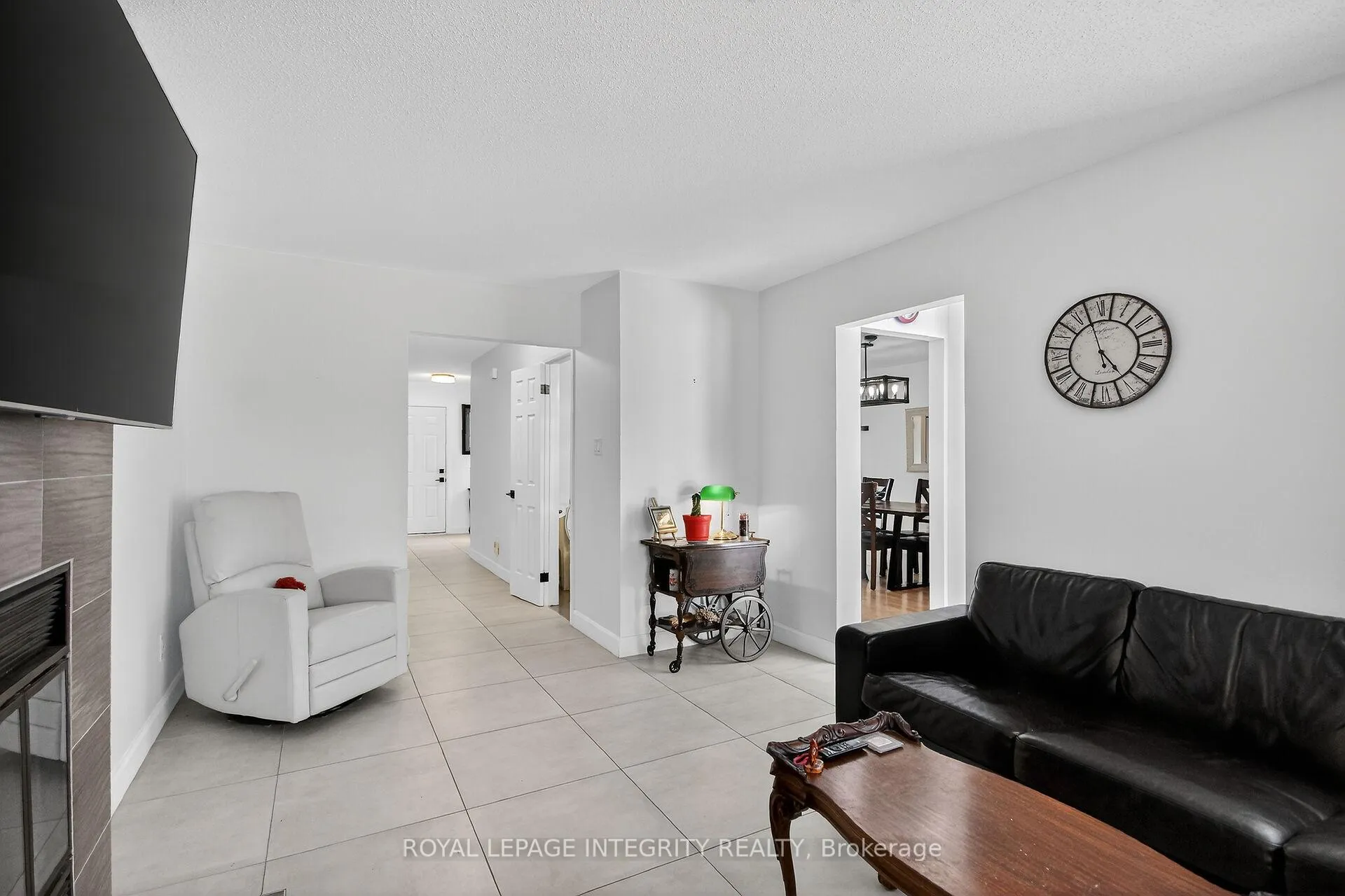 Photo 17 of 2092 Legrand Crescent, Ottawa, Queenswood Heights South — HOMEH