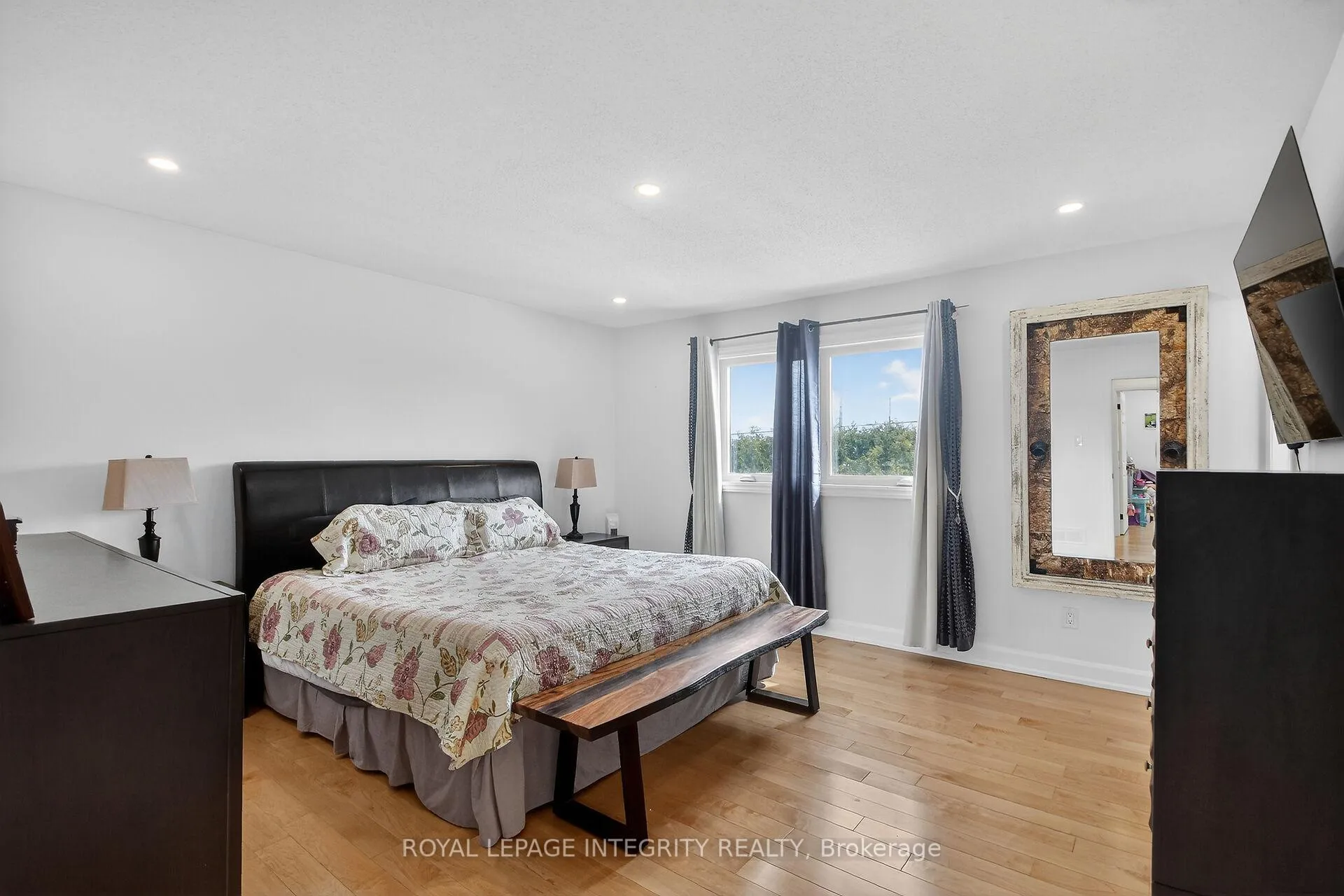 Photo 21 of 2092 Legrand Crescent, Ottawa, Queenswood Heights South — HOMEH