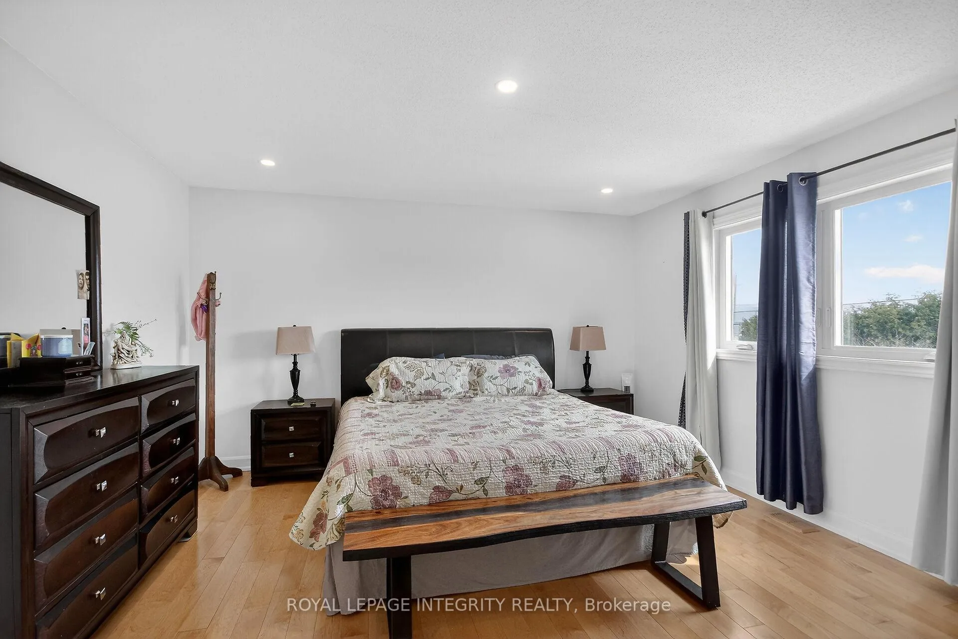 Photo 22 of 2092 Legrand Crescent, Ottawa, Queenswood Heights South — HOMEH