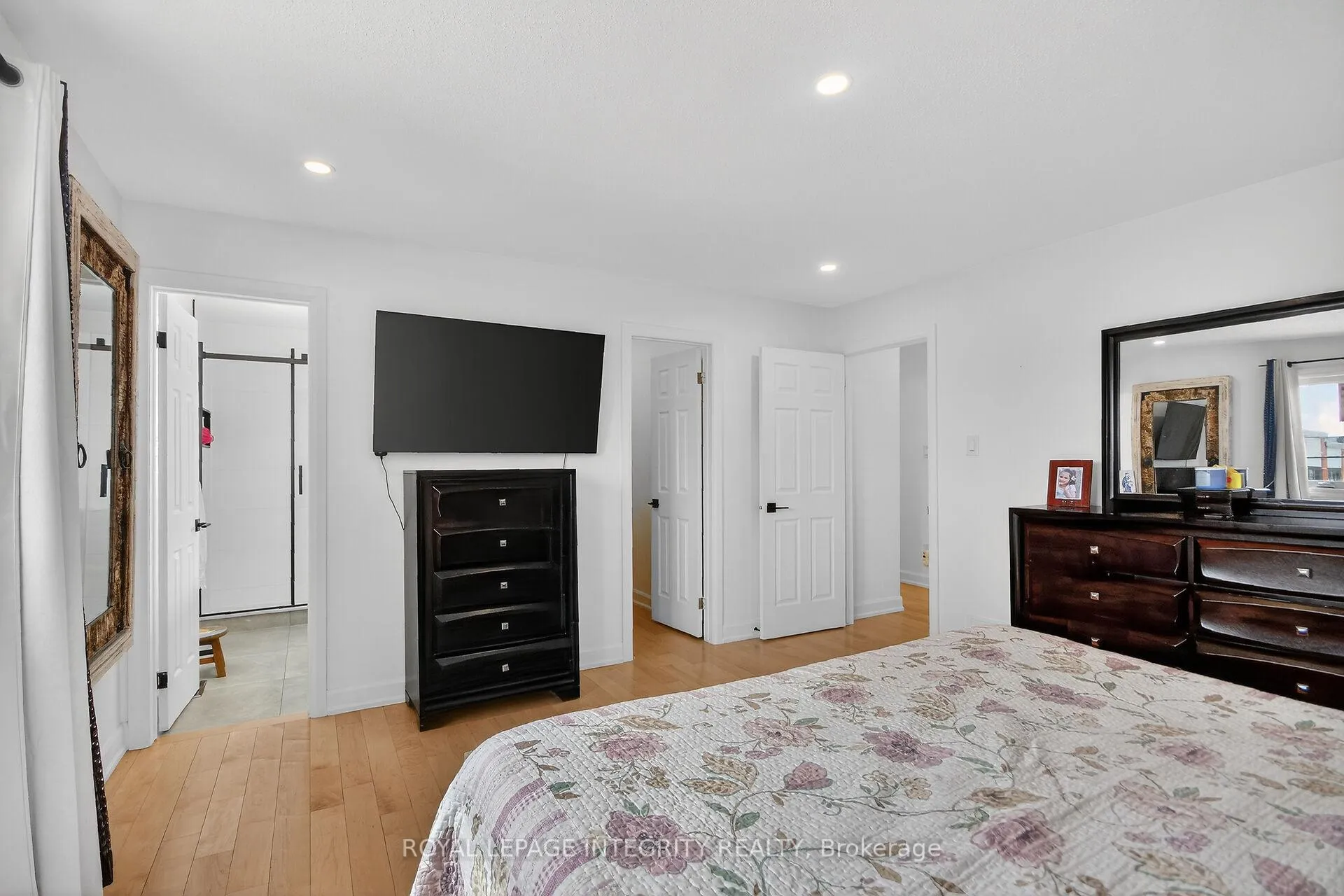 Photo 24 of 2092 Legrand Crescent, Ottawa, Queenswood Heights South — HOMEH