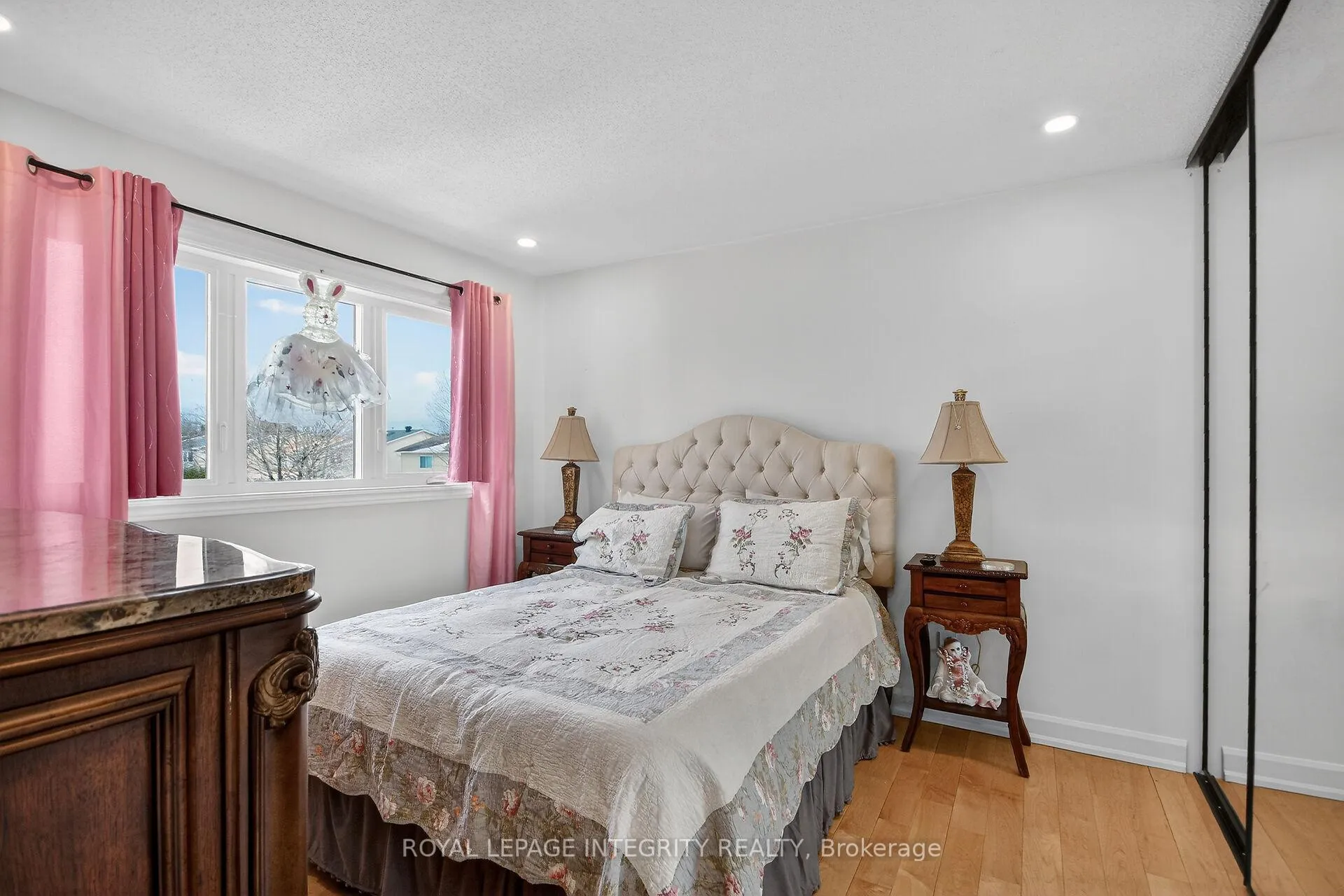 Photo 28 of 2092 Legrand Crescent, Ottawa, Queenswood Heights South — HOMEH