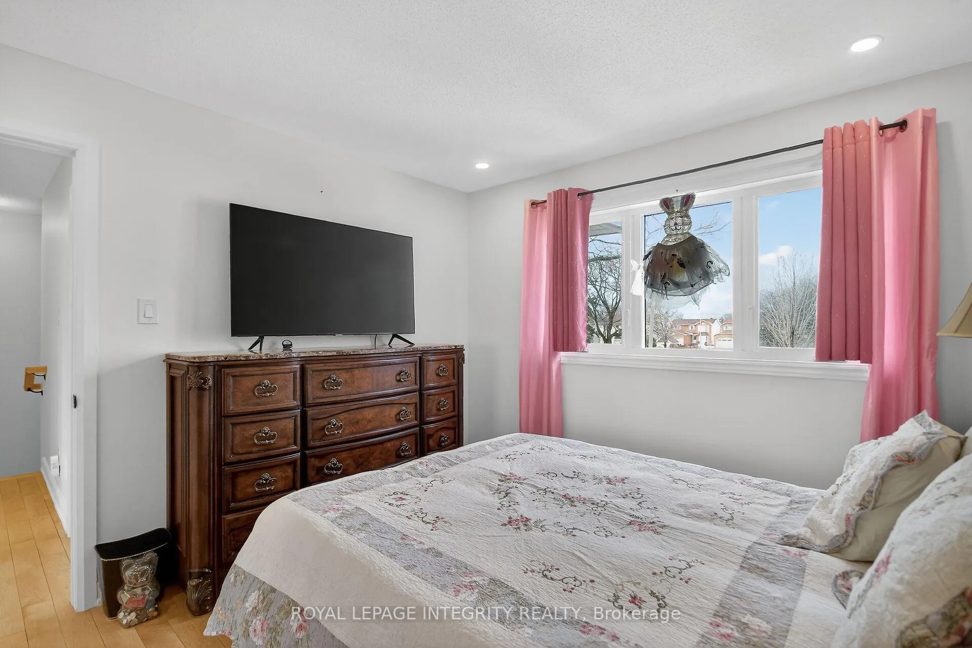 Photo 29 of 2092 Legrand Crescent, Ottawa, Queenswood Heights South — HOMEH