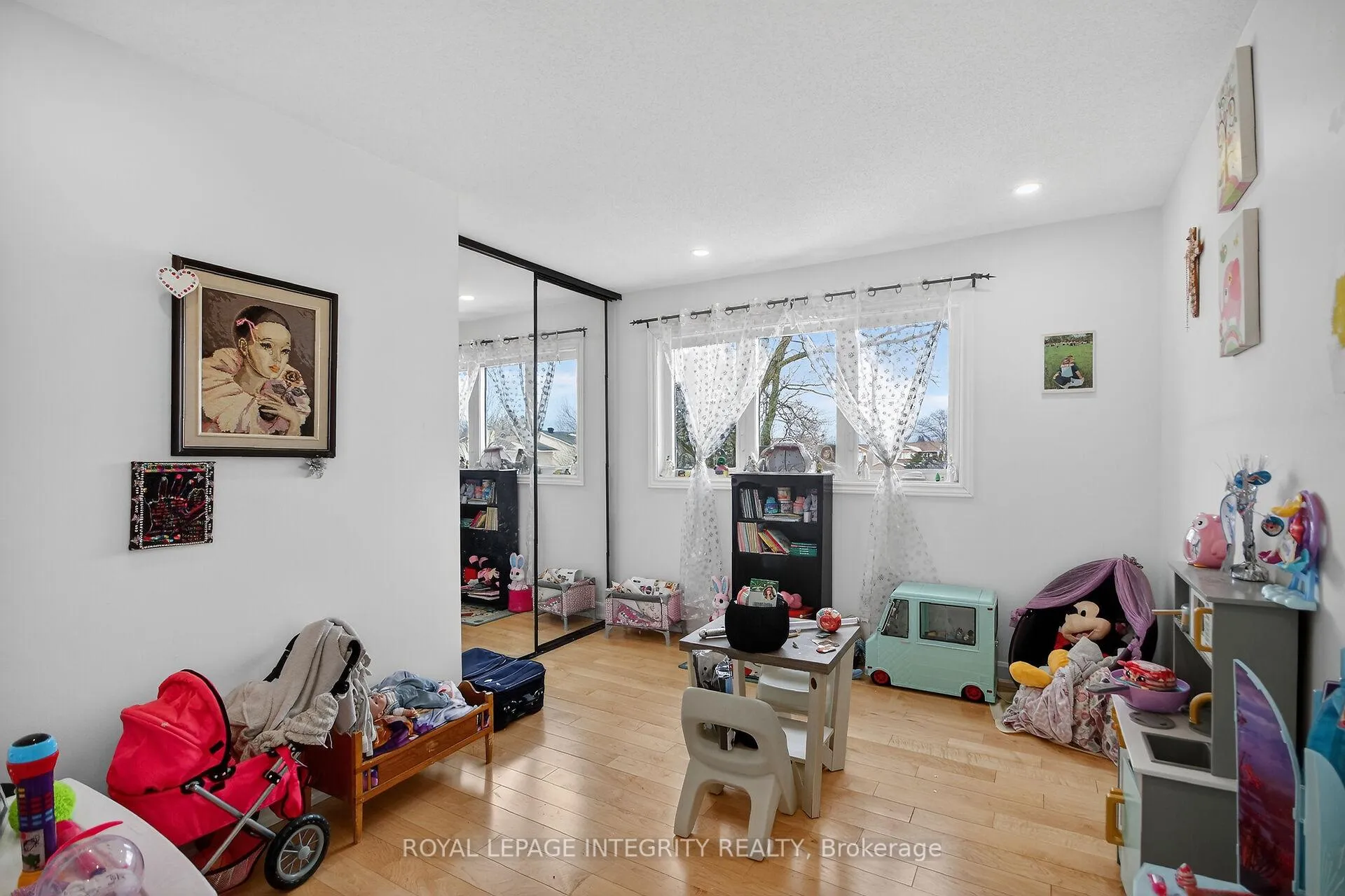 Photo 30 of 2092 Legrand Crescent, Ottawa, Queenswood Heights South — HOMEH