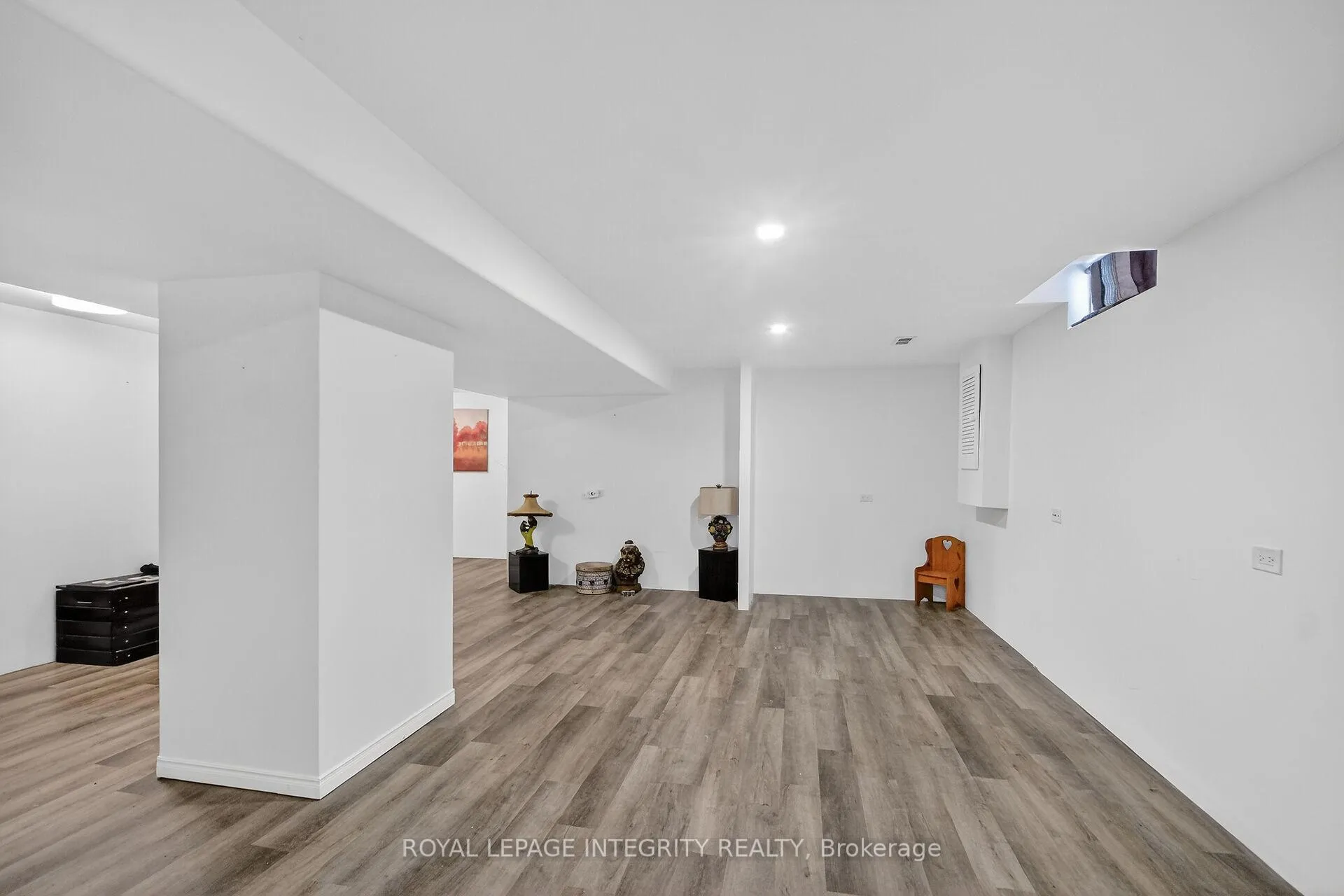 Photo 36 of 2092 Legrand Crescent, Ottawa, Queenswood Heights South — HOMEH
