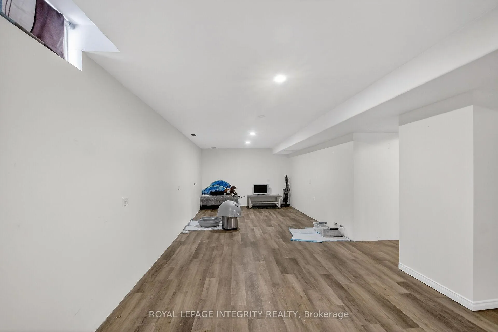 Photo 38 of 2092 Legrand Crescent, Ottawa, Queenswood Heights South — HOMEH