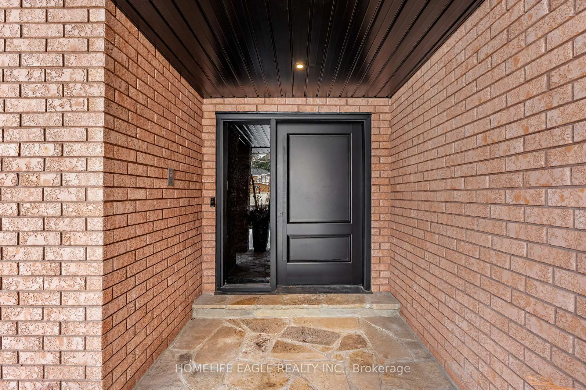 Photo 2 of 26 Whitetail Court, Vaughan, East Woodbridge — HOMEH